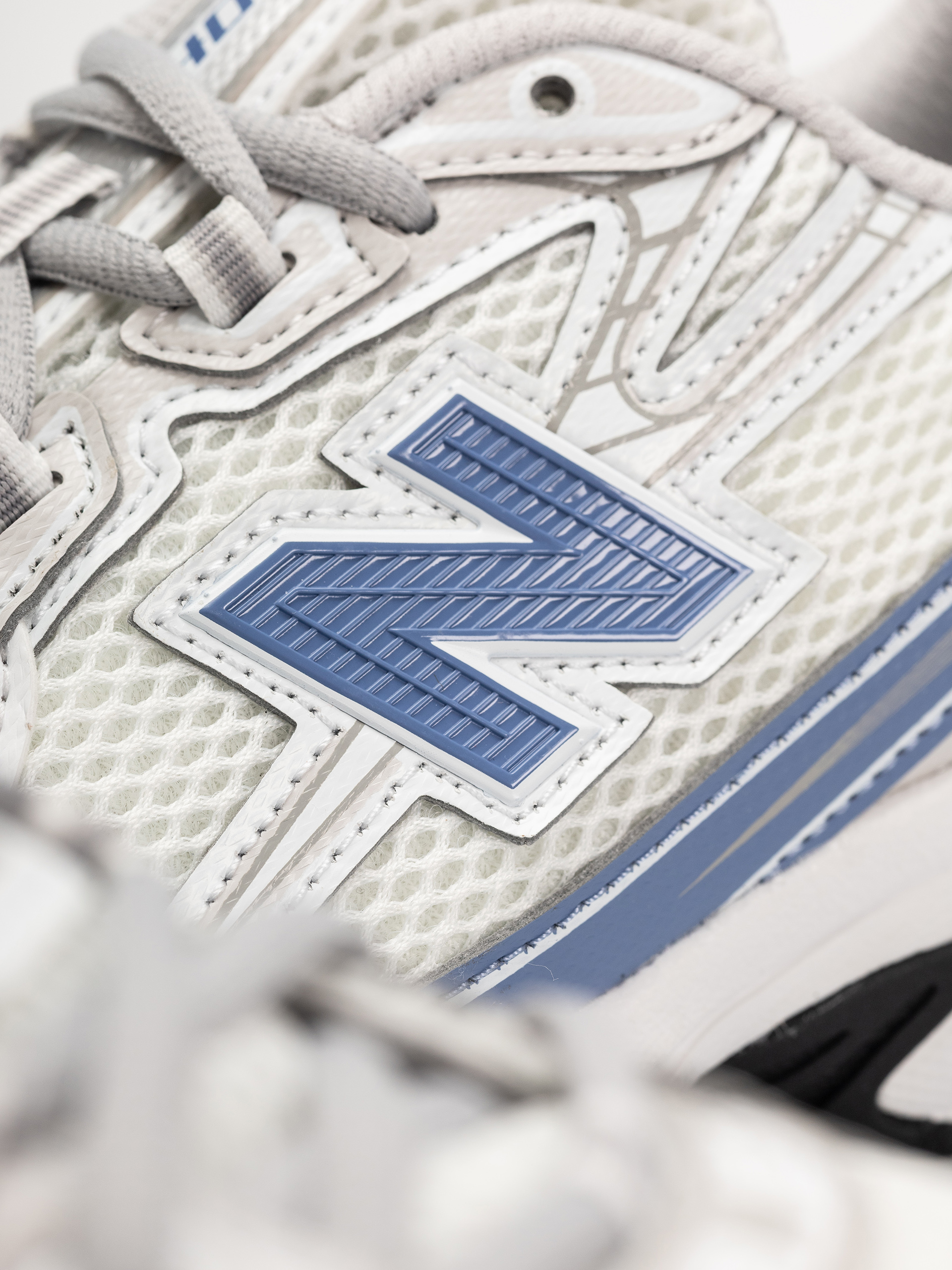 Обувки New Balance 740 JR (103 white/fairweather blue)