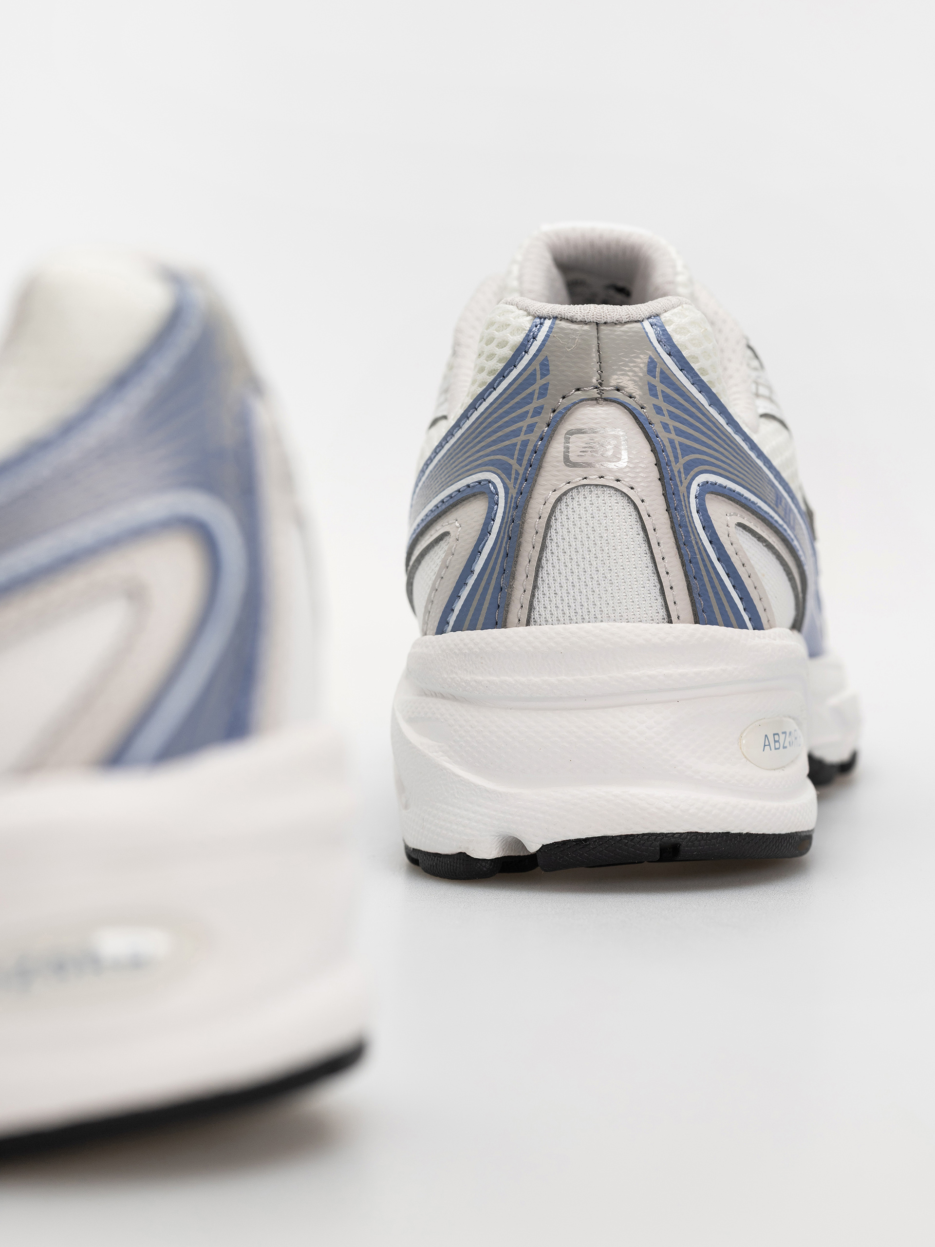 Обувки New Balance 740 JR (103 white/fairweather blue)