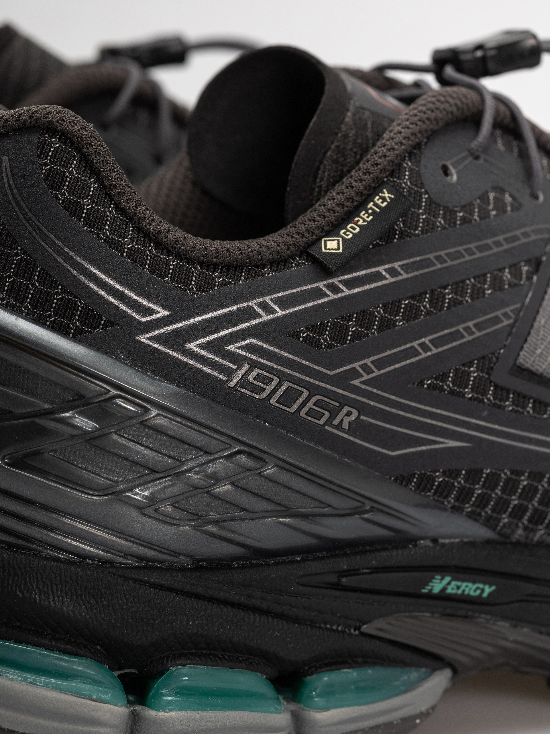 Обувки New Balance 1906 (castlerock/faded black)