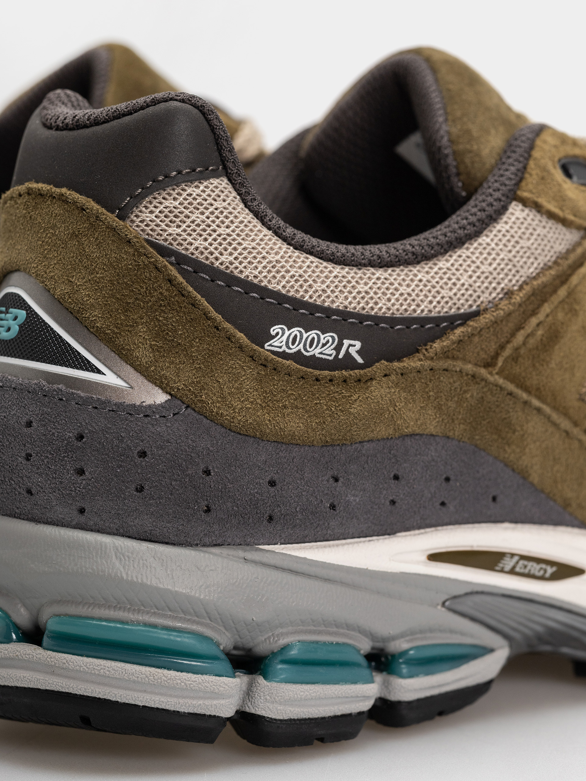 Обувки New Balance 2002 (woodland/stoneware)