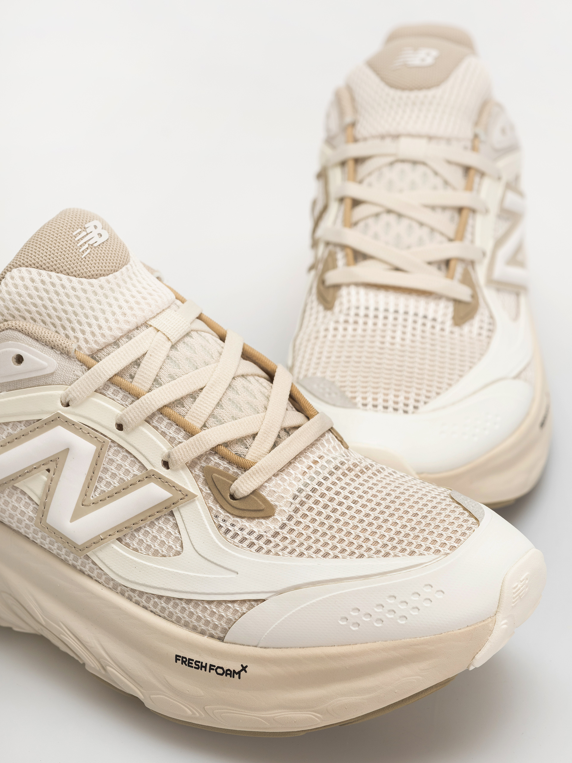 Обувки New Balance UTRN (linen/sea salt)