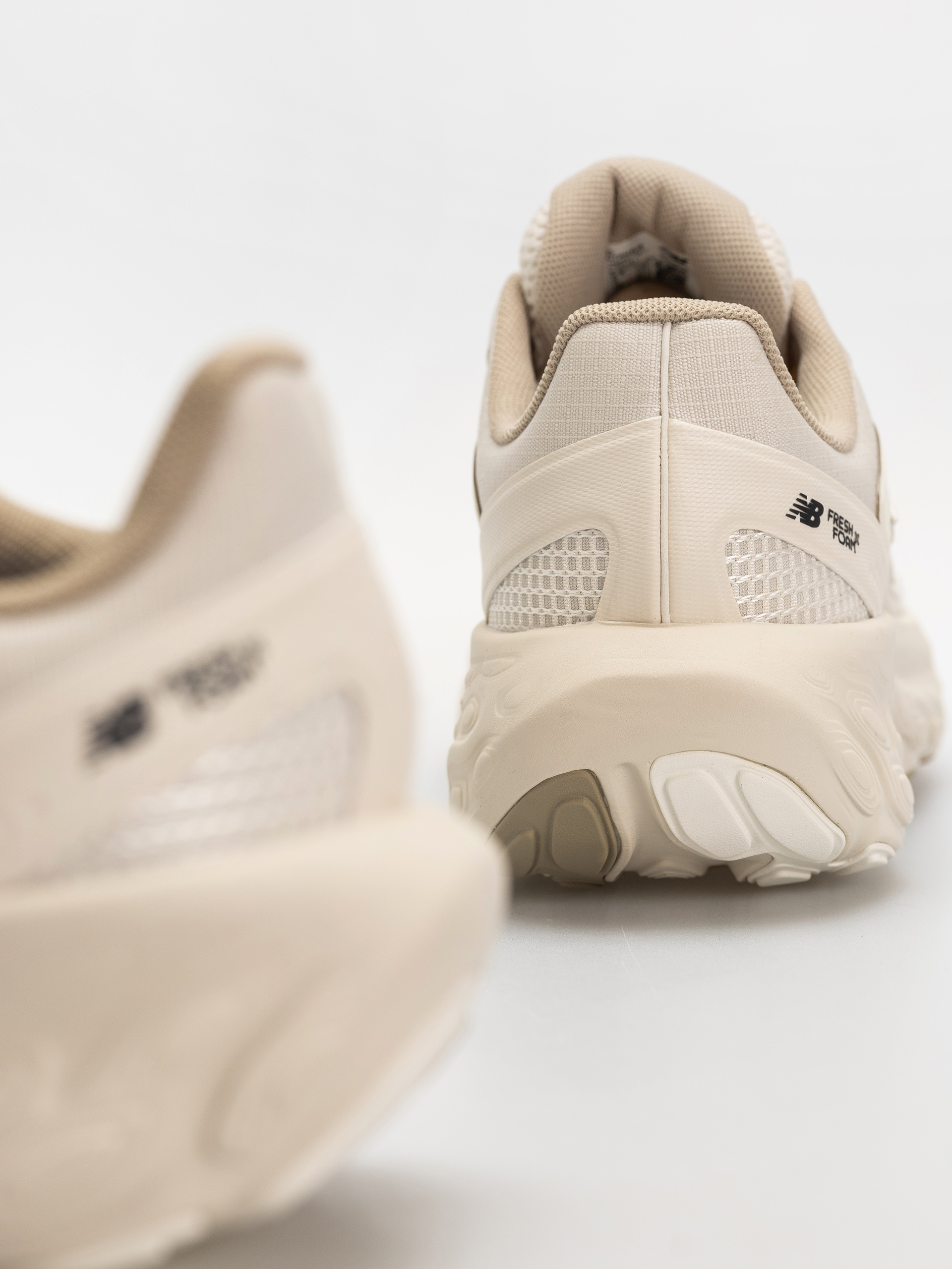 Обувки New Balance UTRN (linen/sea salt)