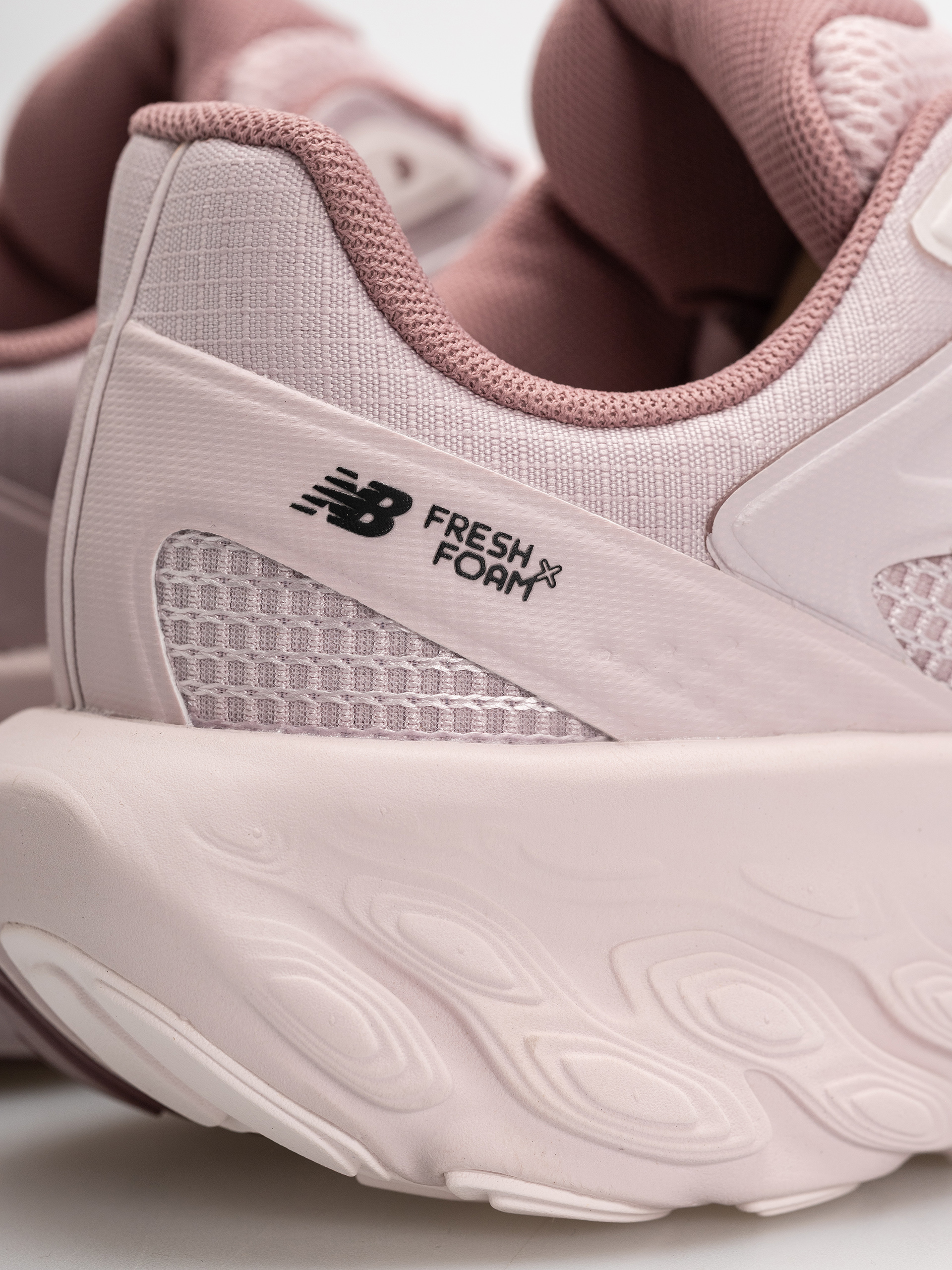 Обувки New Balance UTRN (stone pink/rosewood)
