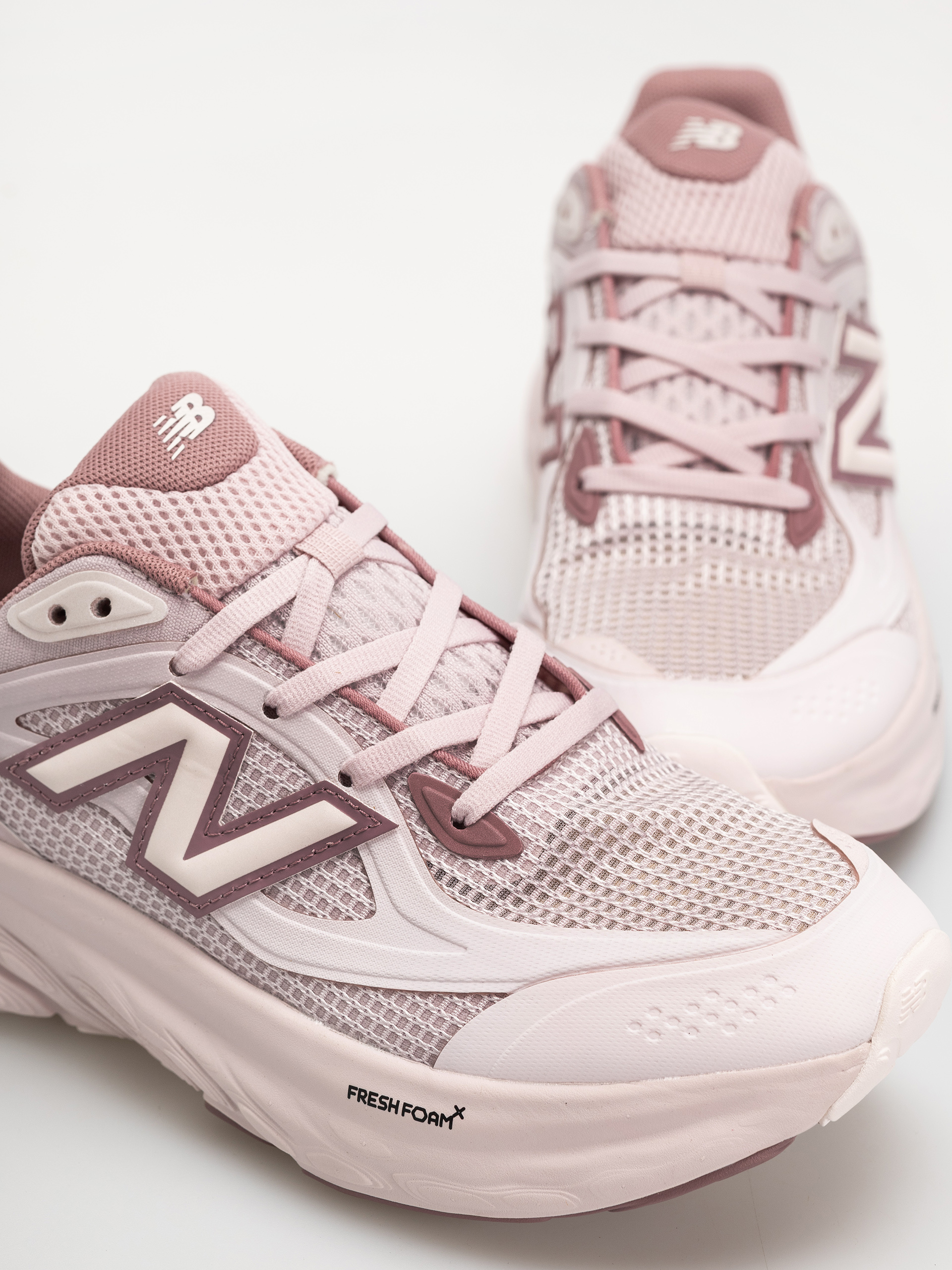 Обувки New Balance UTRN (stone pink/rosewood)