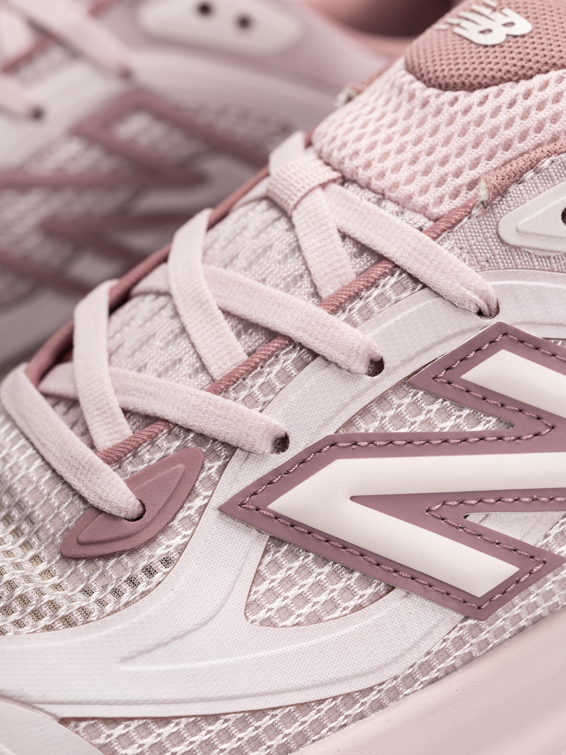 Обувки New Balance UTRN (stone pink/rosewood)