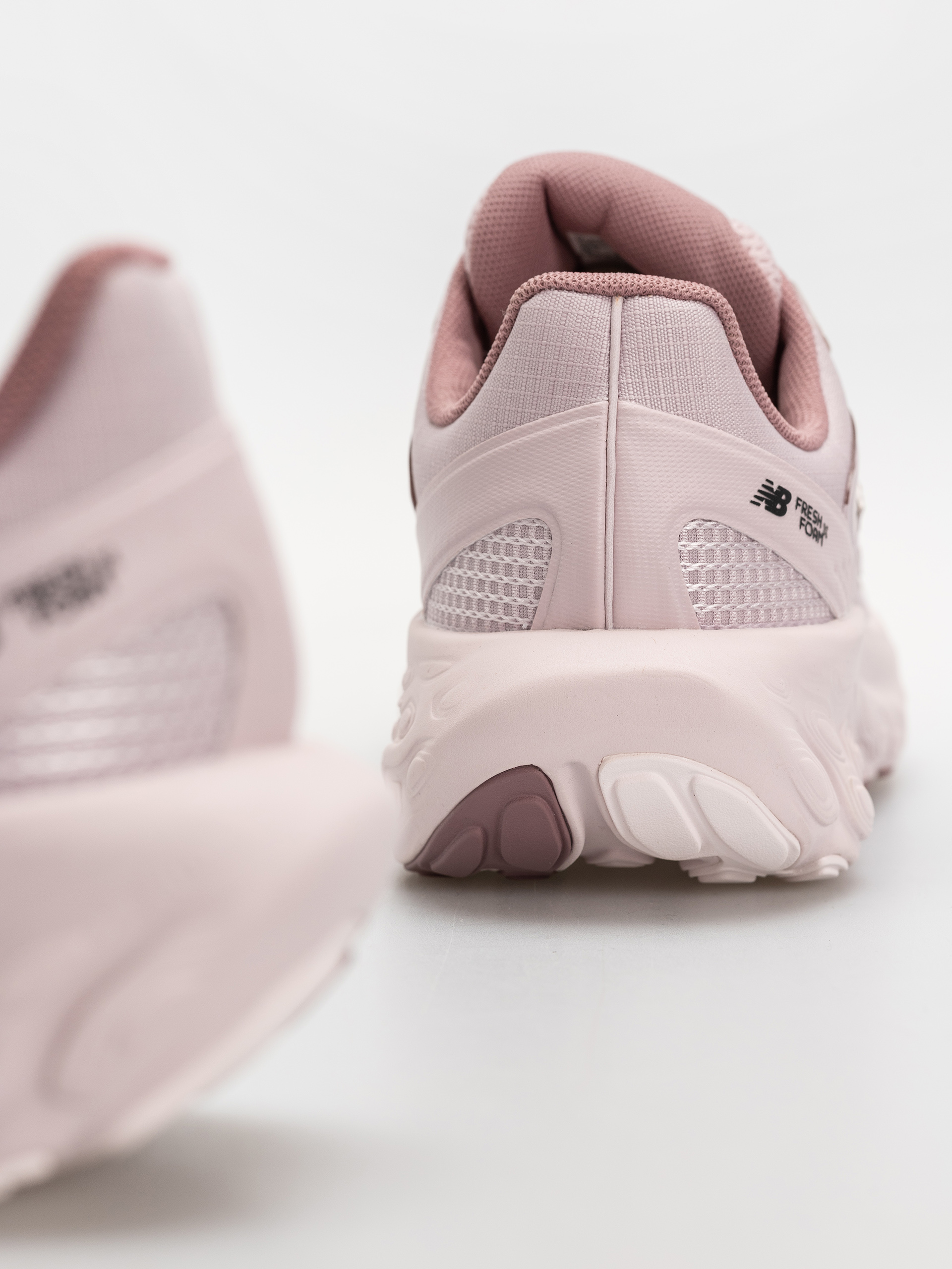 Обувки New Balance UTRN (stone pink/rosewood)