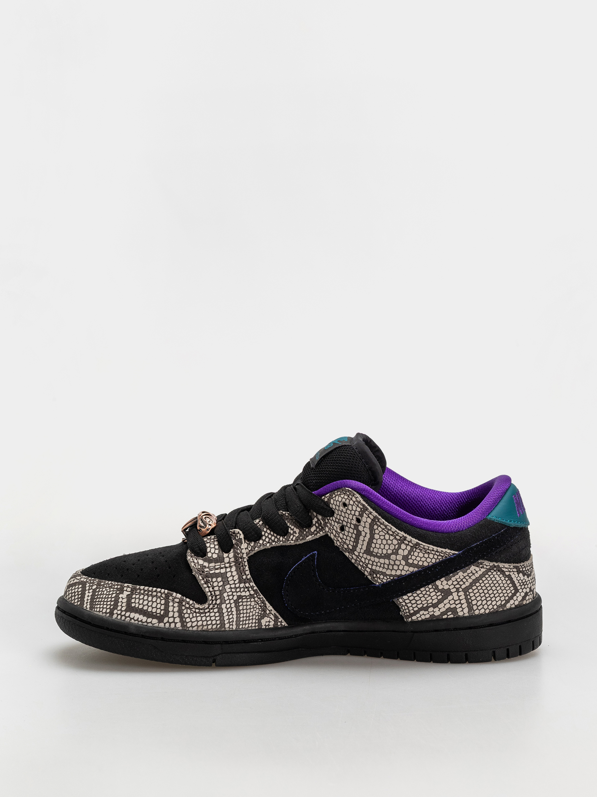 Обувки Nike SB Dunk Low Pro (string/black bright spruce fierce purple)