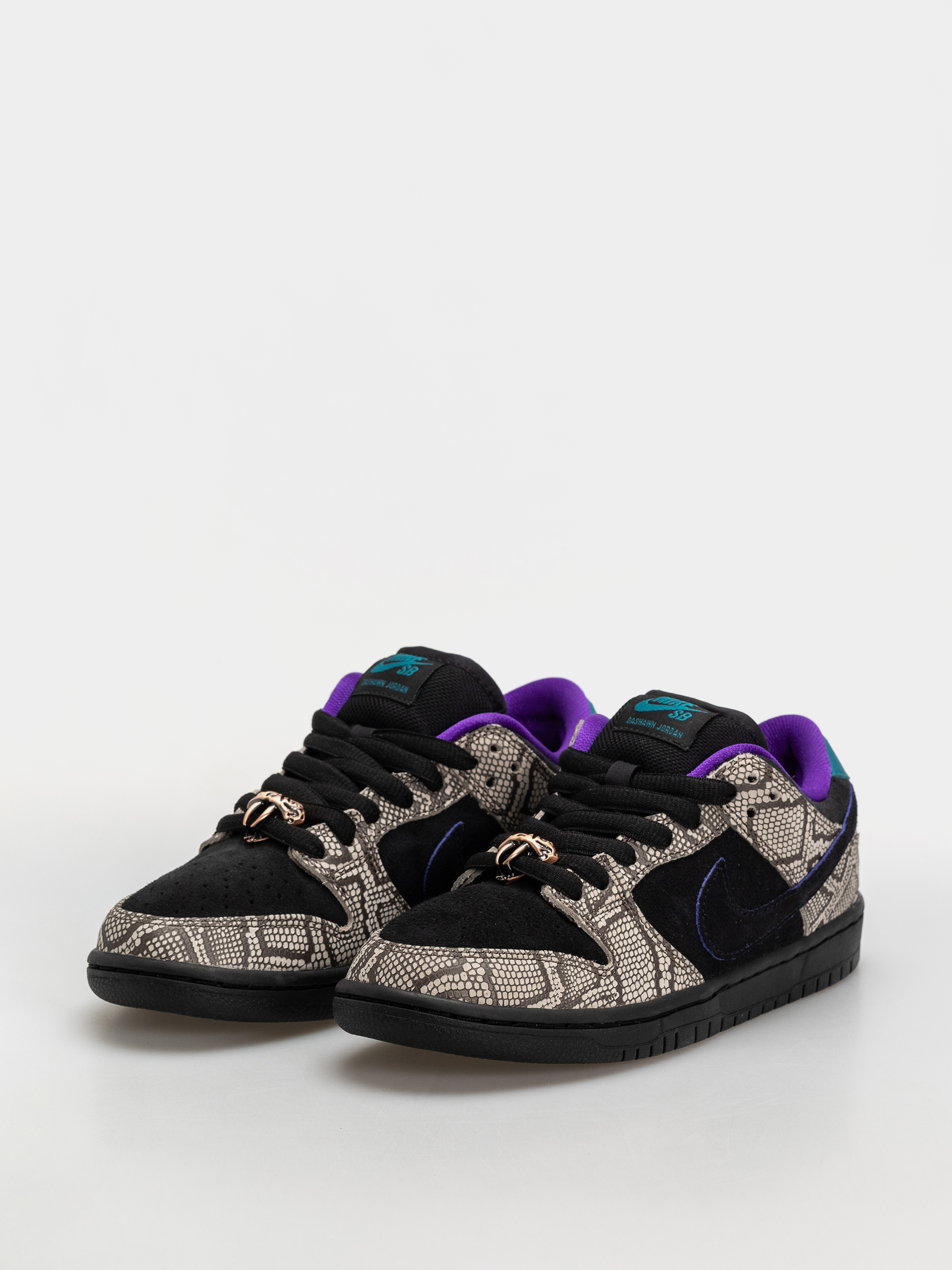 Обувки Nike SB Dunk Low Pro (string/black bright spruce fierce purple)