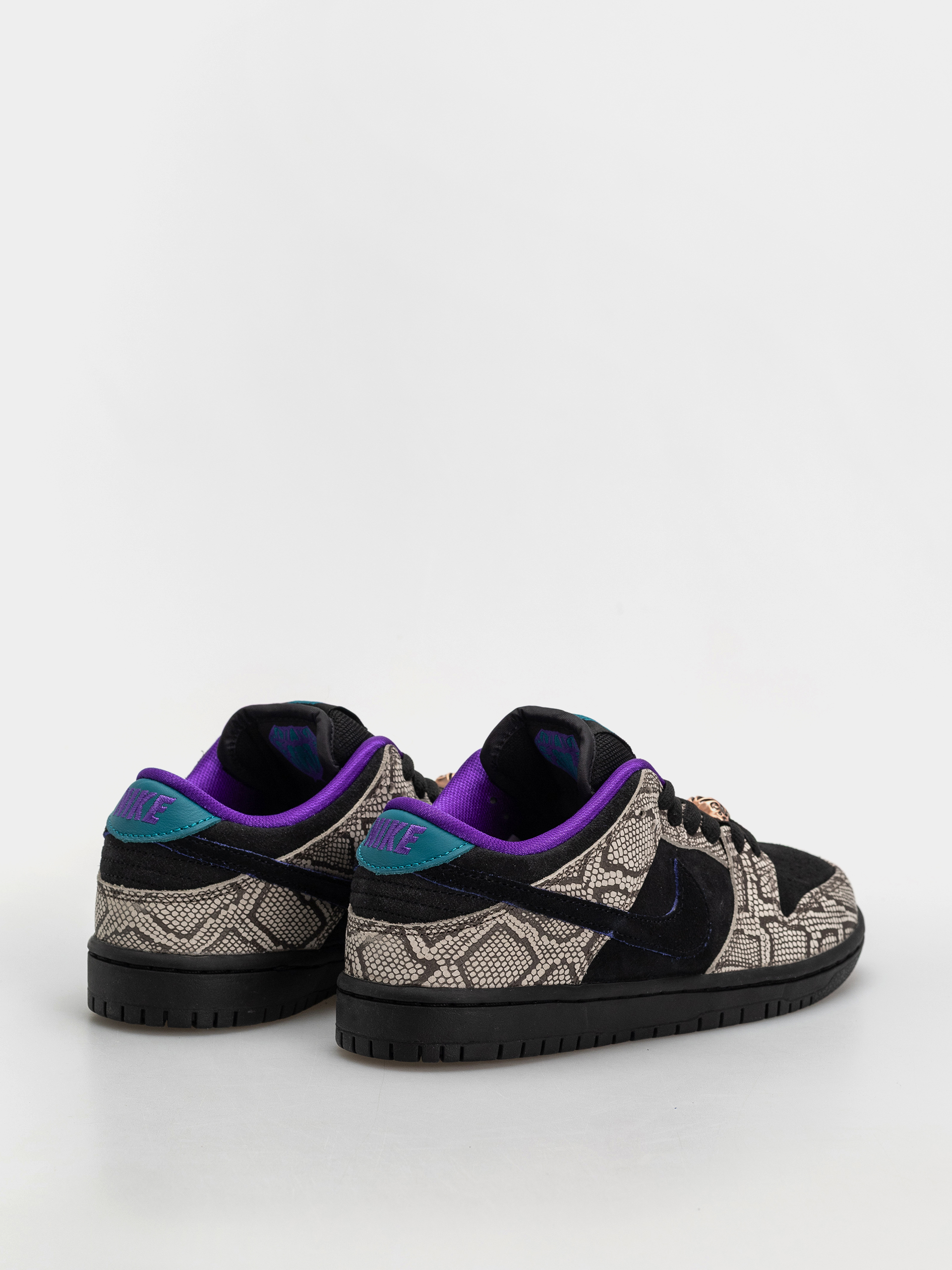 Обувки Nike SB Dunk Low Pro (string/black bright spruce fierce purple)