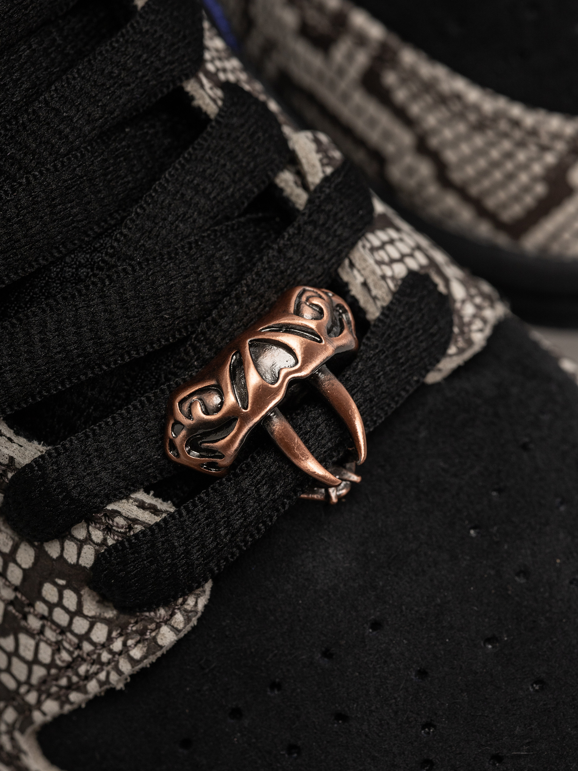 Обувки Nike SB Dunk Low Pro (string/black bright spruce fierce purple)