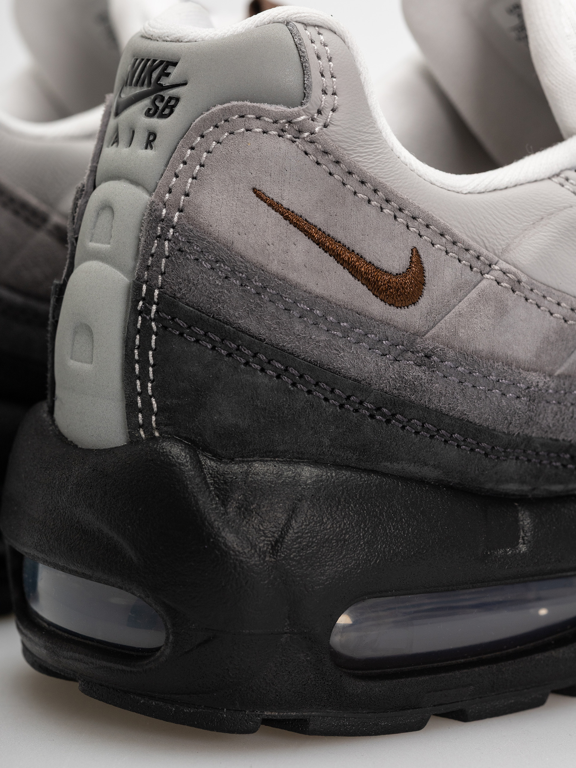 Обувки Nike SB Air Max 95 (black/cacao wow anthracite lt graphite)