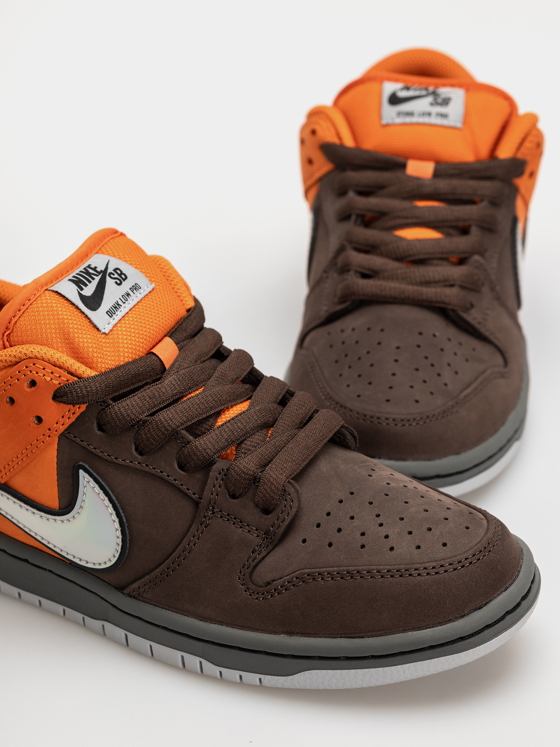 Обувки Nike SB Dunk Low Pro (safety orange/wolf grey baroque brown)