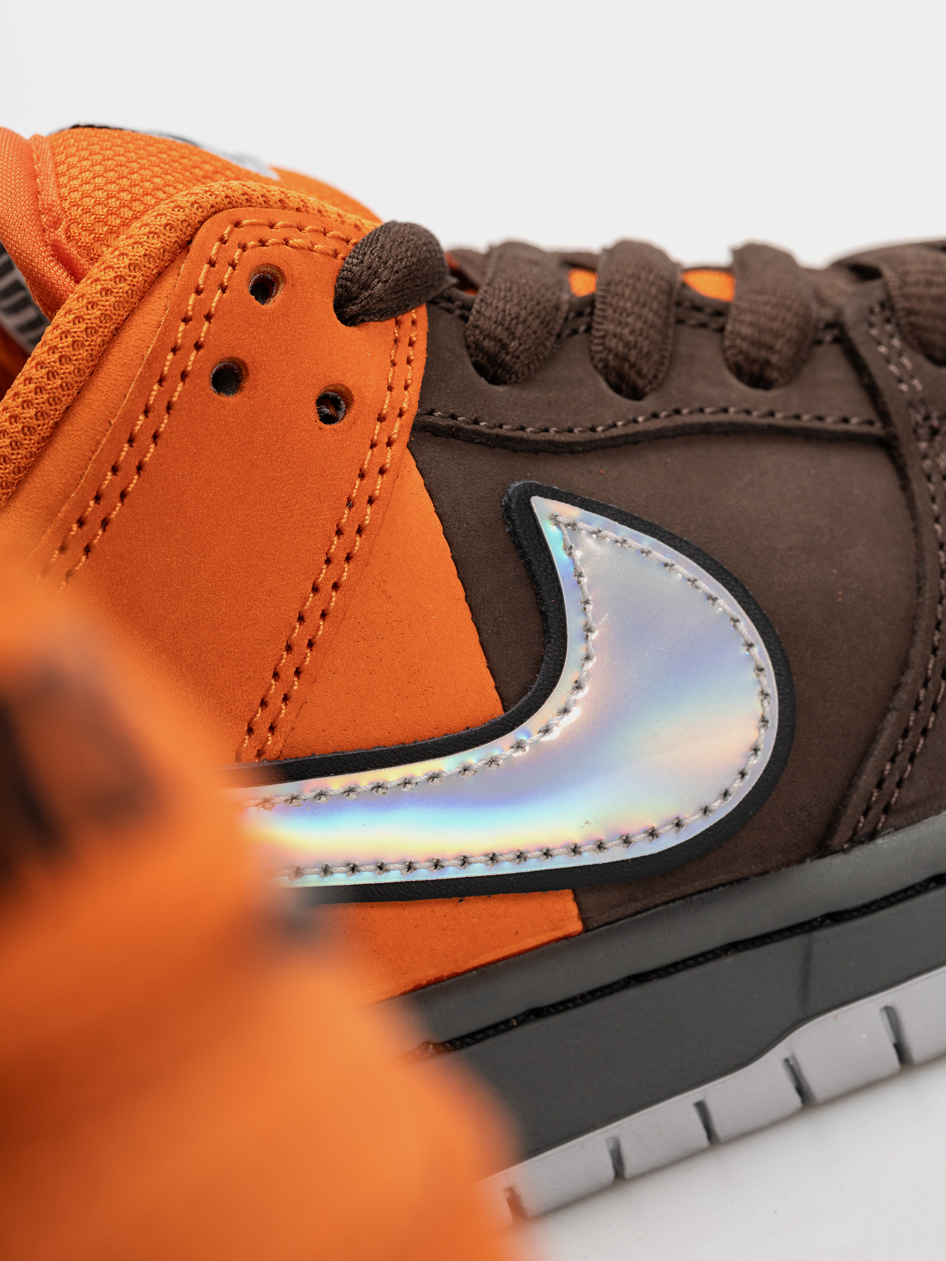 Обувки Nike SB Dunk Low Pro (safety orange/wolf grey baroque brown)