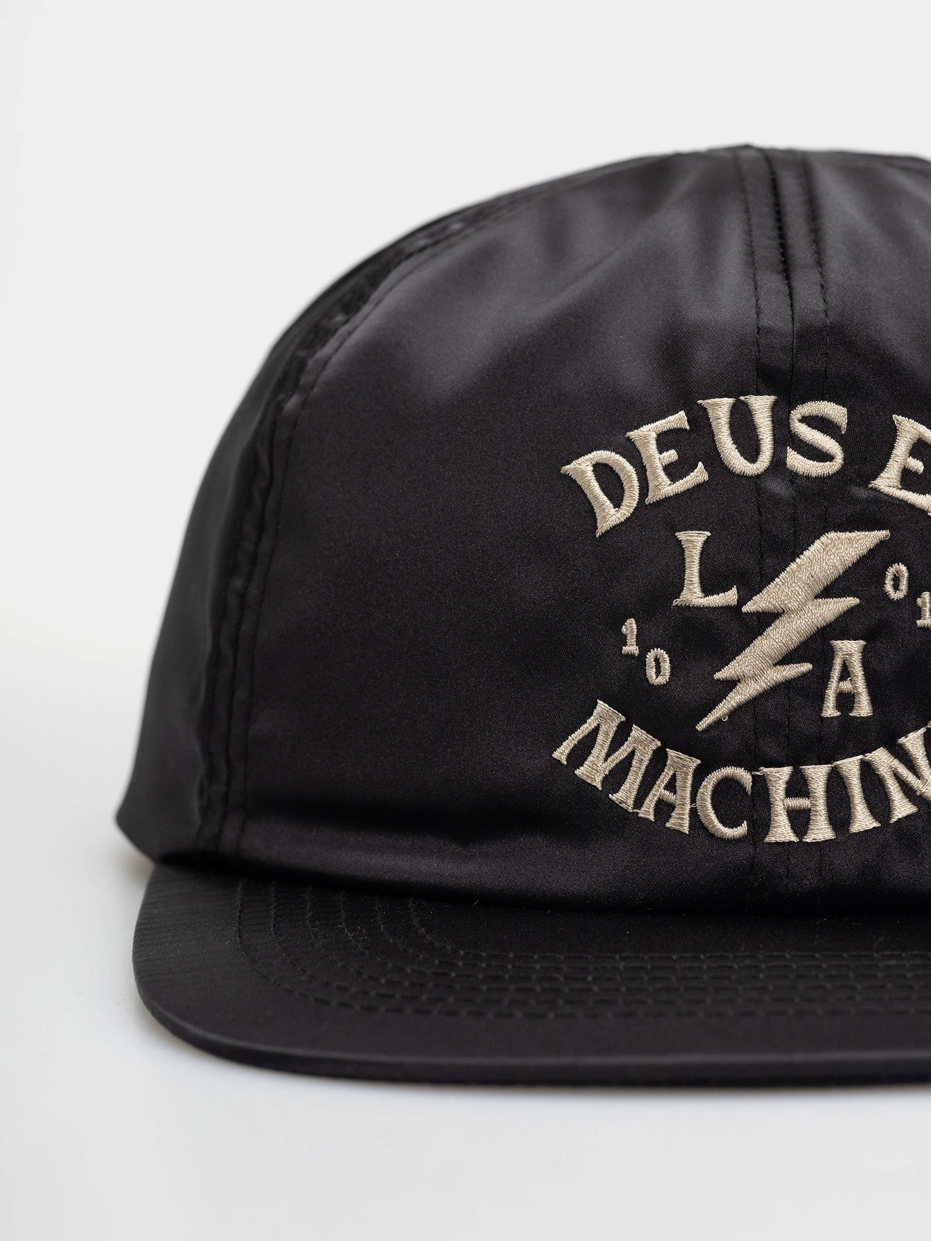 Шапка с козирка Deus Ex Machina Suka Satin Ball (black)