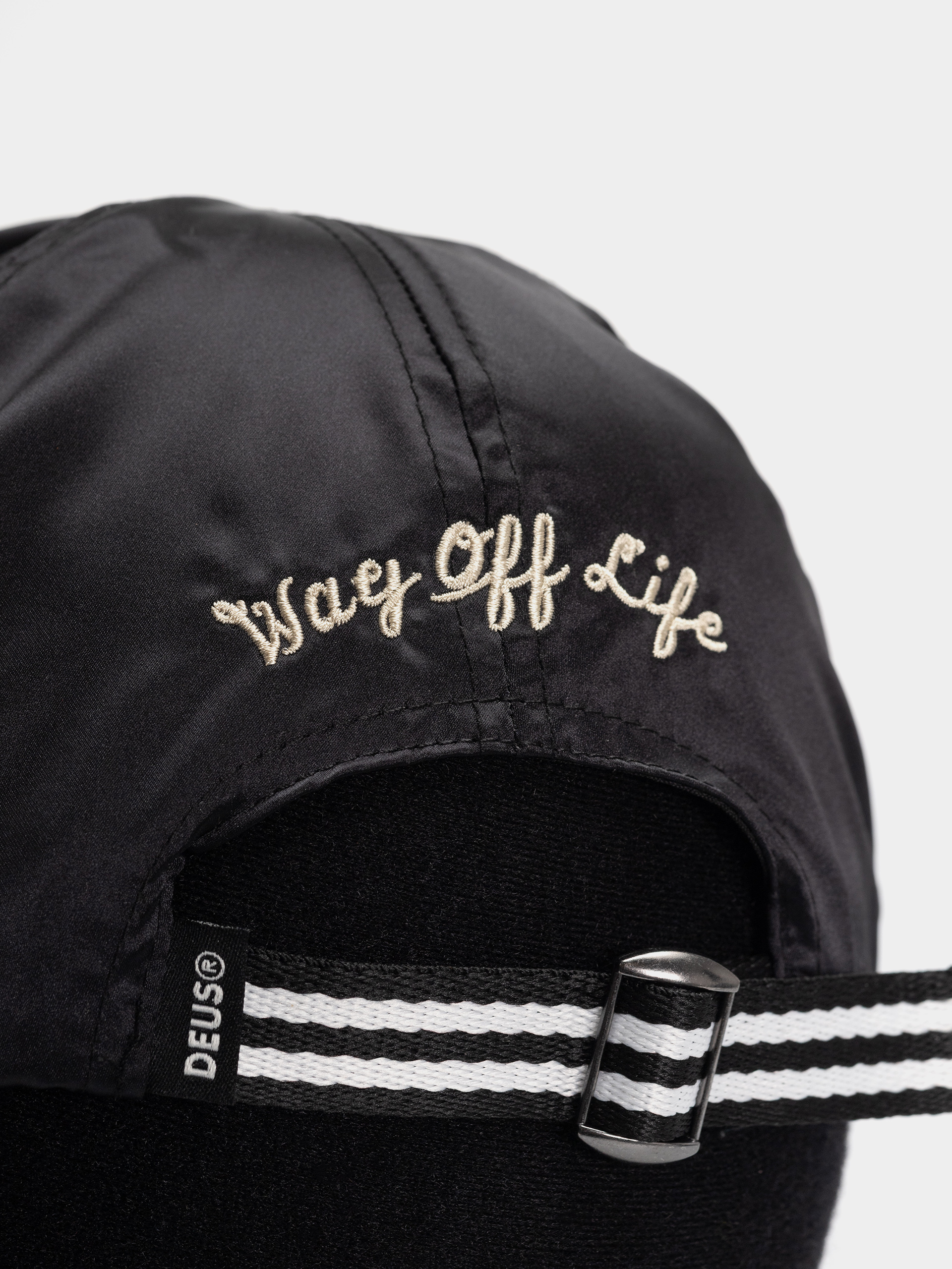 Шапка с козирка Deus Ex Machina Suka Satin Ball (black)