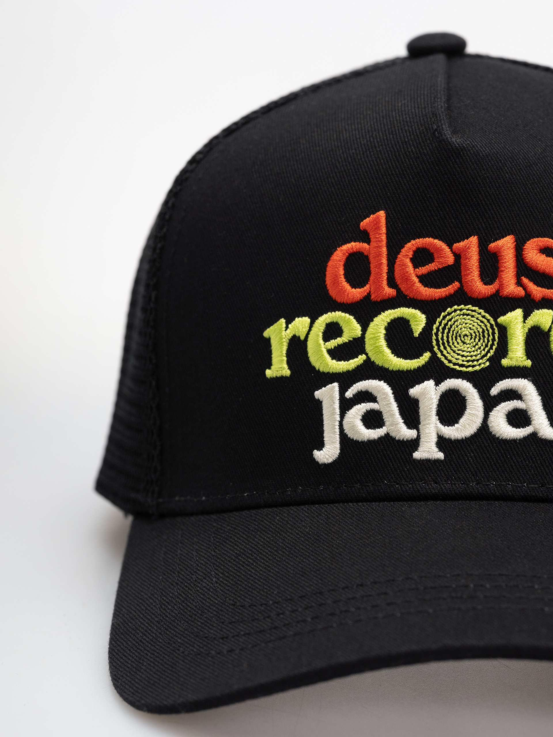 Шапка с козирка Deus Ex Machina Strata Trucker (black)