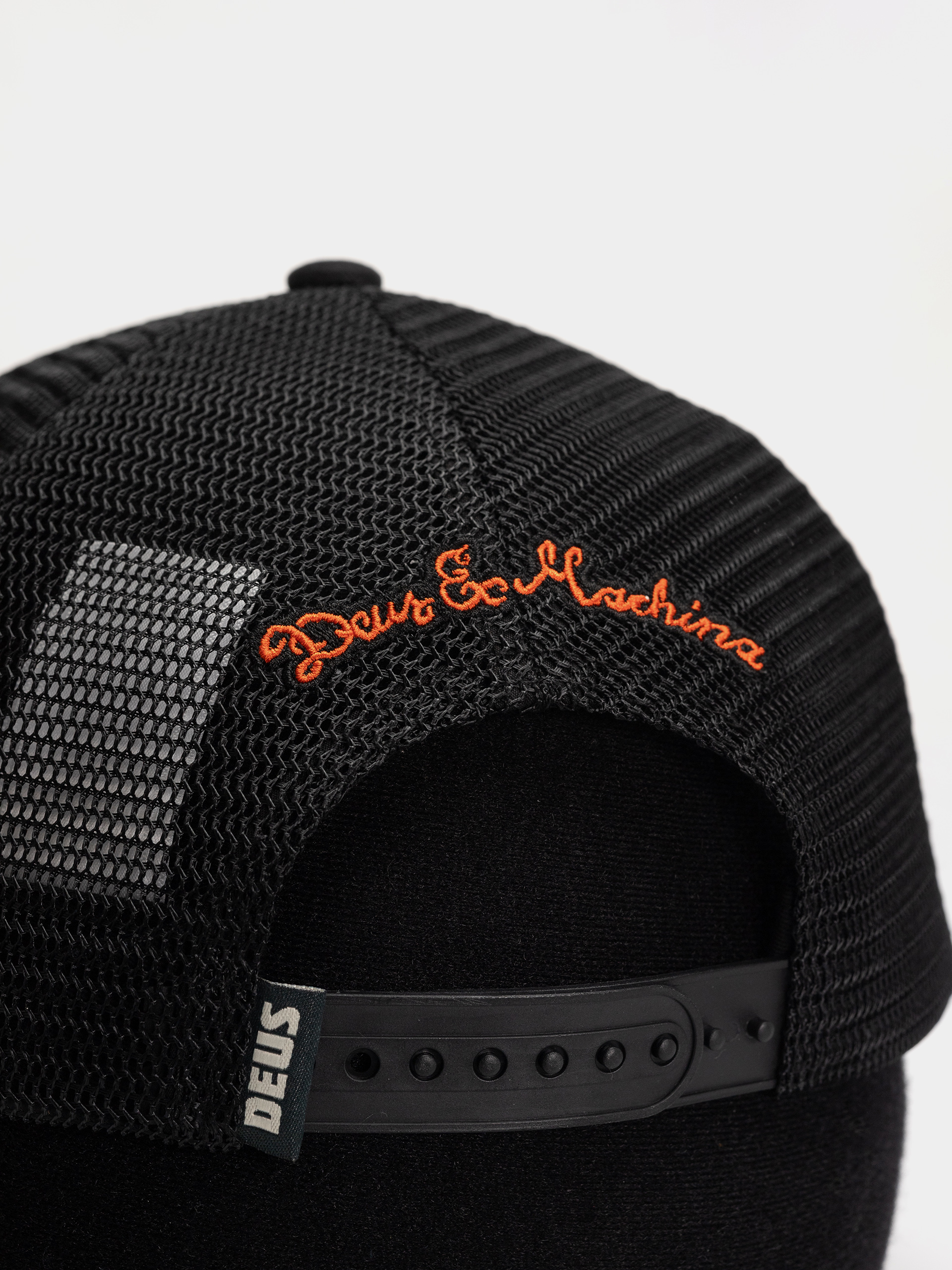 Шапка с козирка Deus Ex Machina Strata Trucker (black)