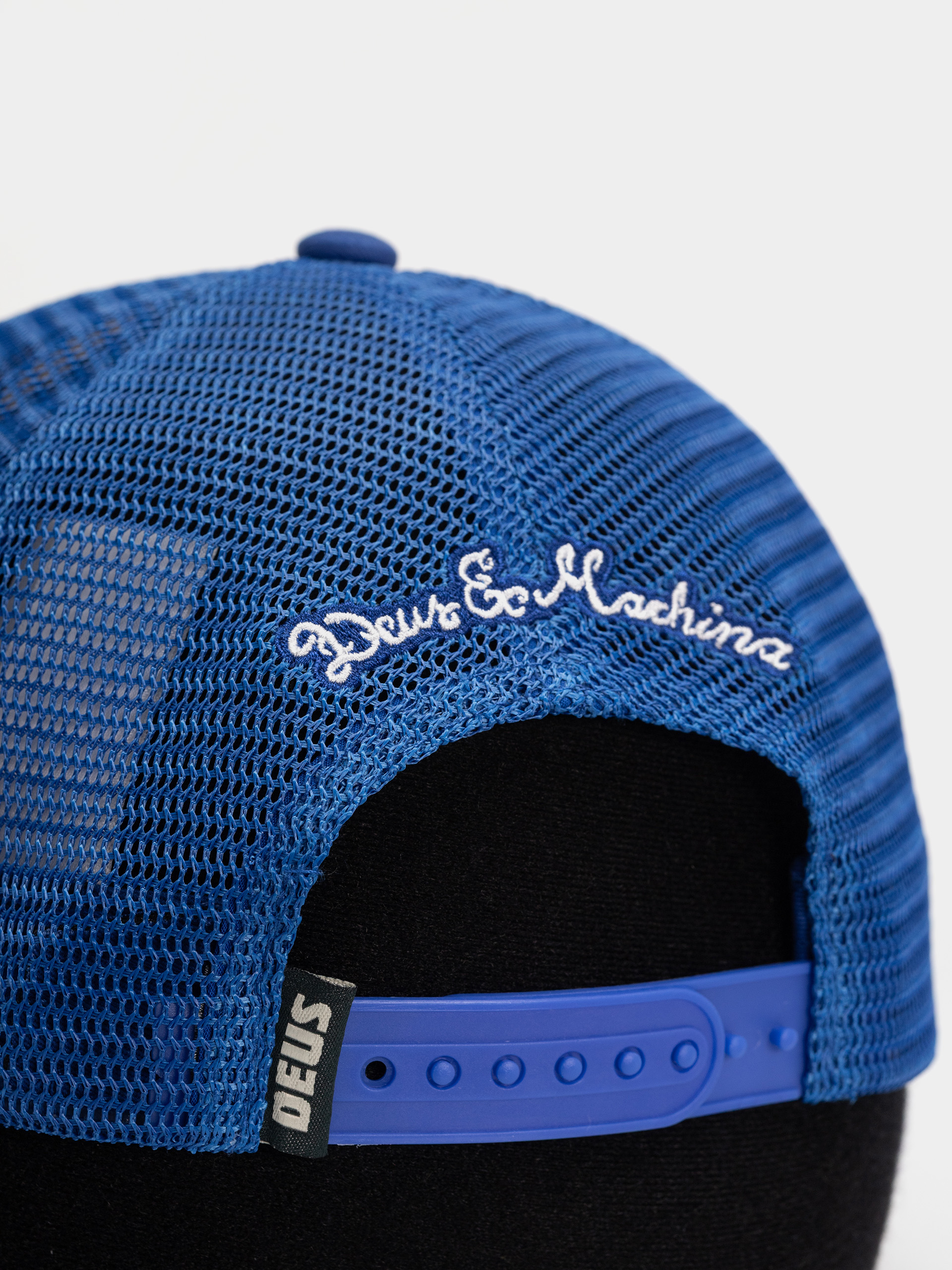 Шапка с козирка Deus Ex Machina Strata Trucker (daphne blue)