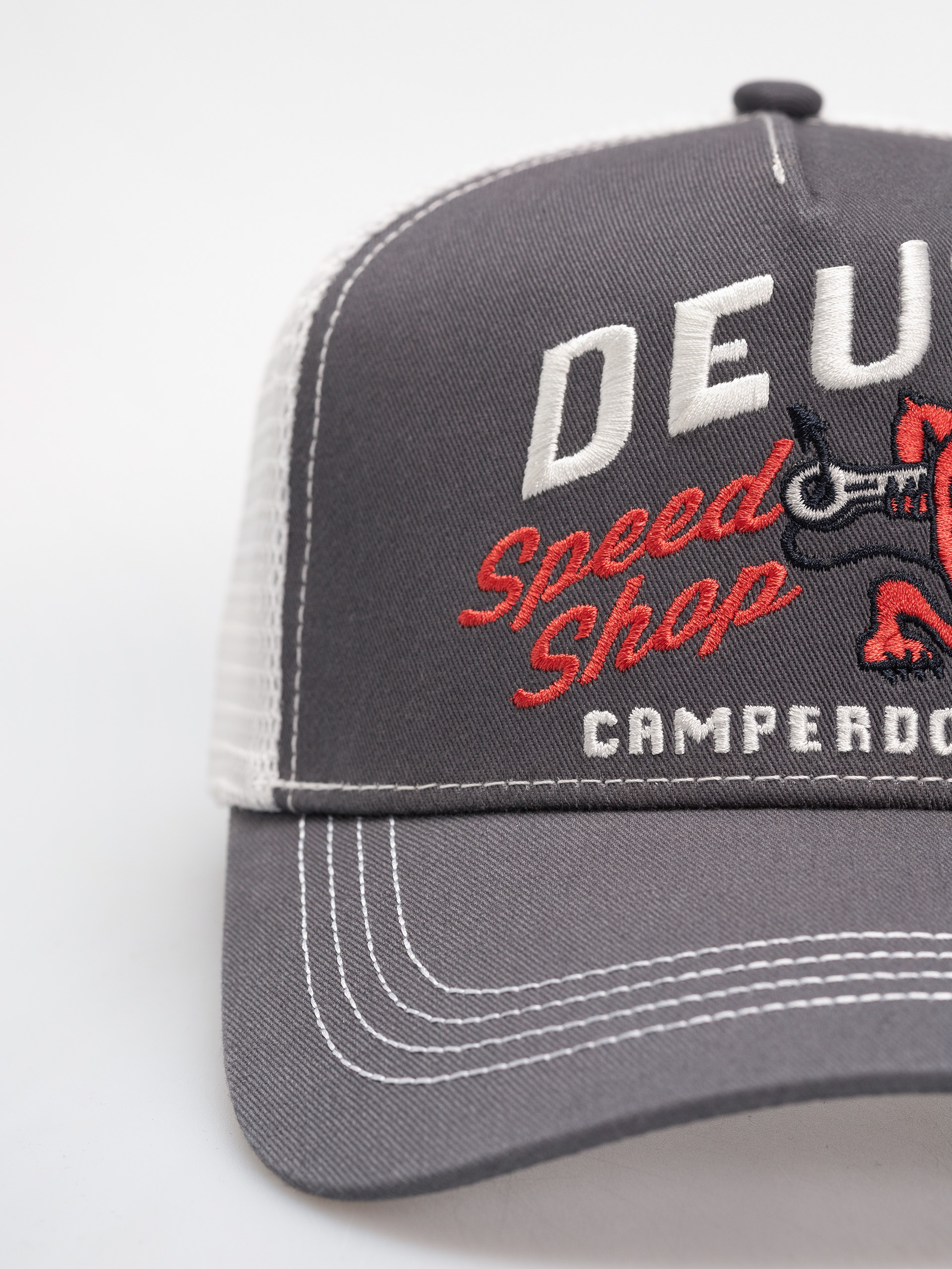 Шапка с козирка Deus Ex Machina Dogleg Trucker (dark grey)
