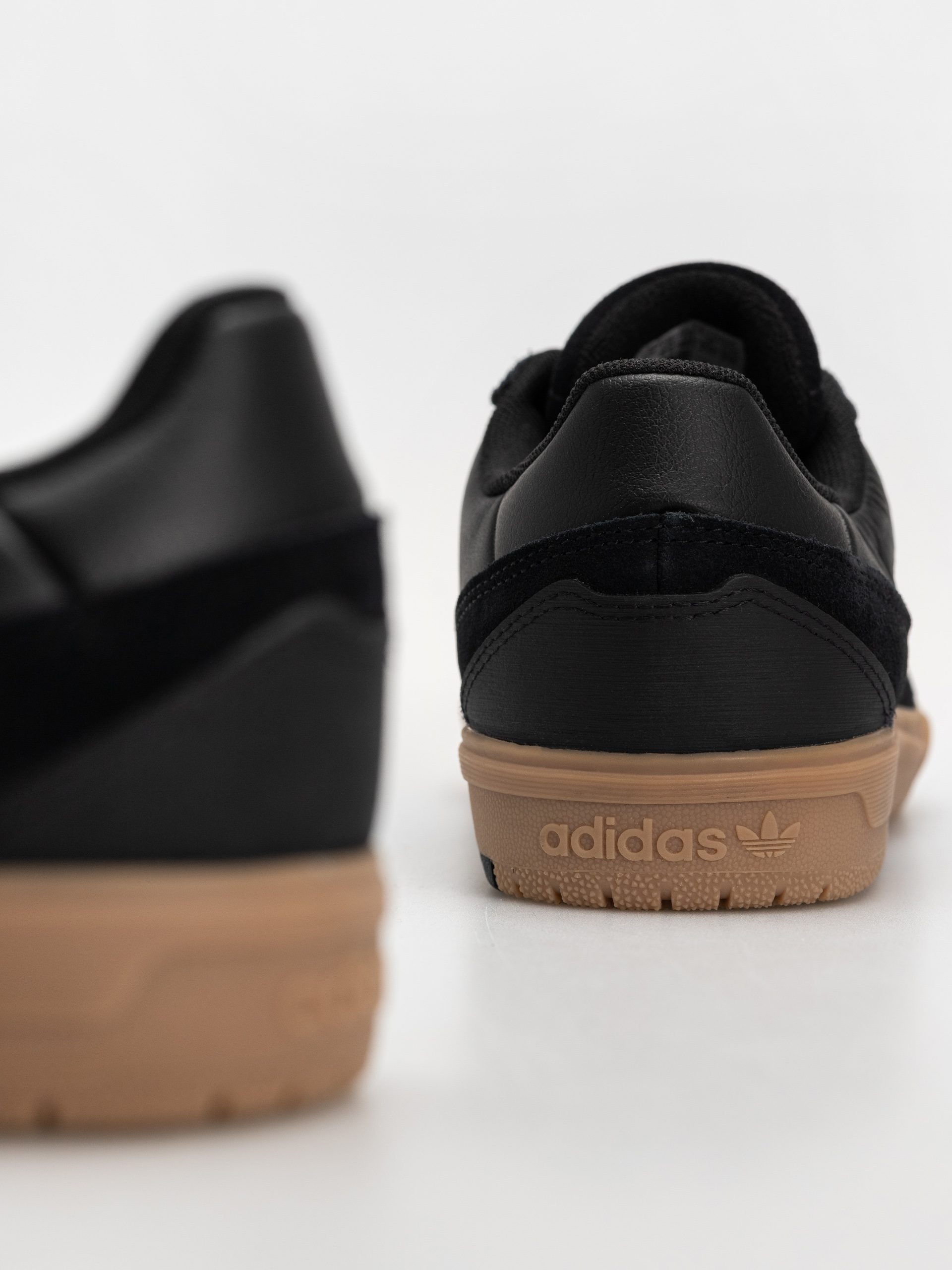 Обувки adidas Tyshawn II (cblack/ftwwht/gum4)