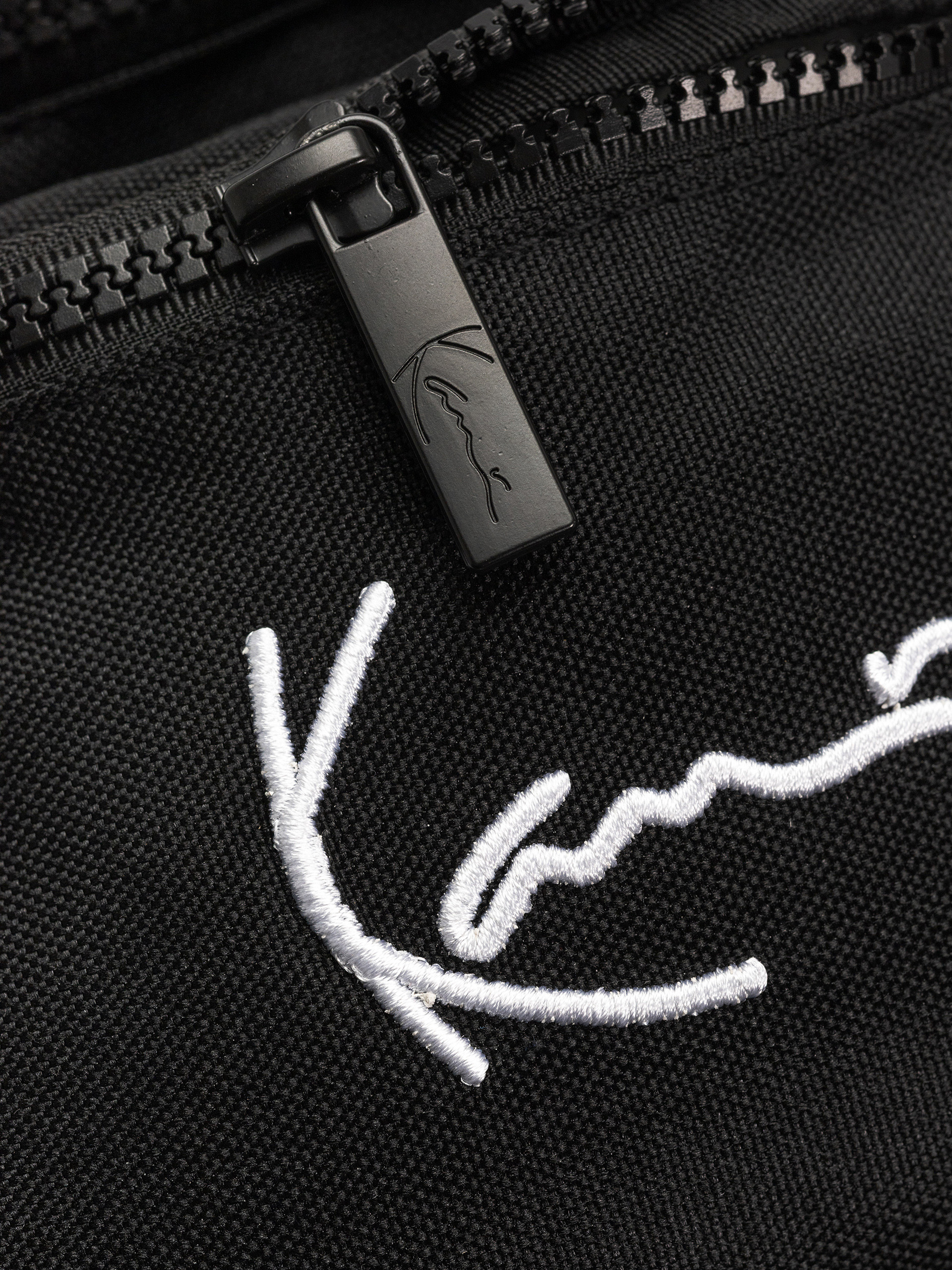 Чантичка за кръст Karl Kani Signature Essential Waist (black)