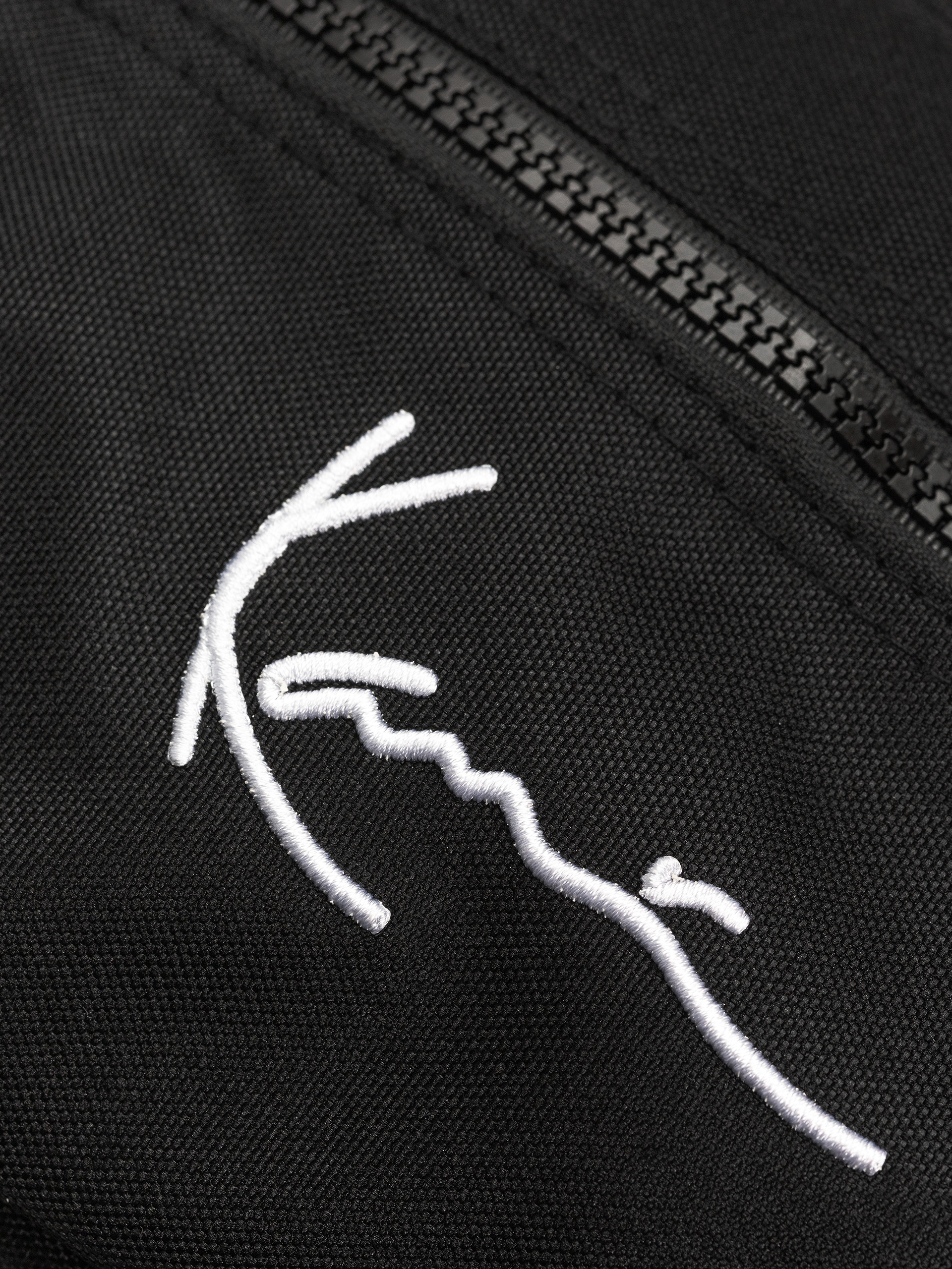 Чантичка за кръст Karl Kani Signature Essential Hip (black)