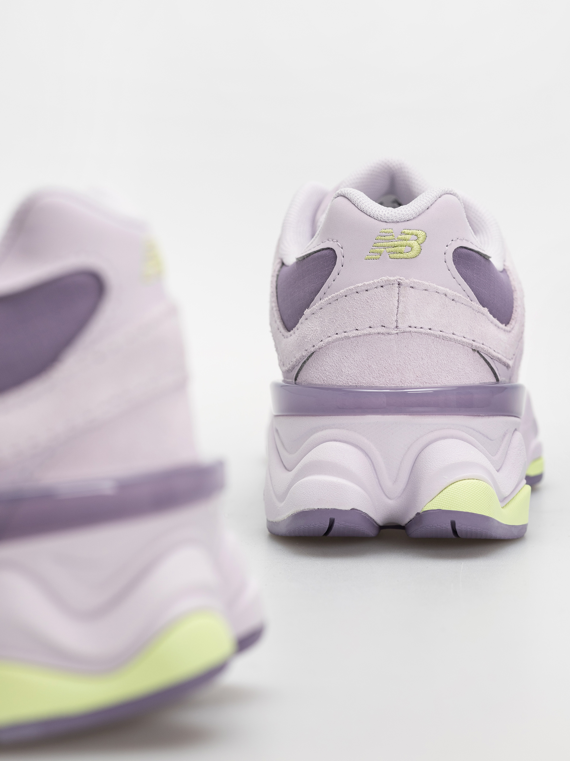 Обувки New Balance 9060 JR (taro/dry lime)