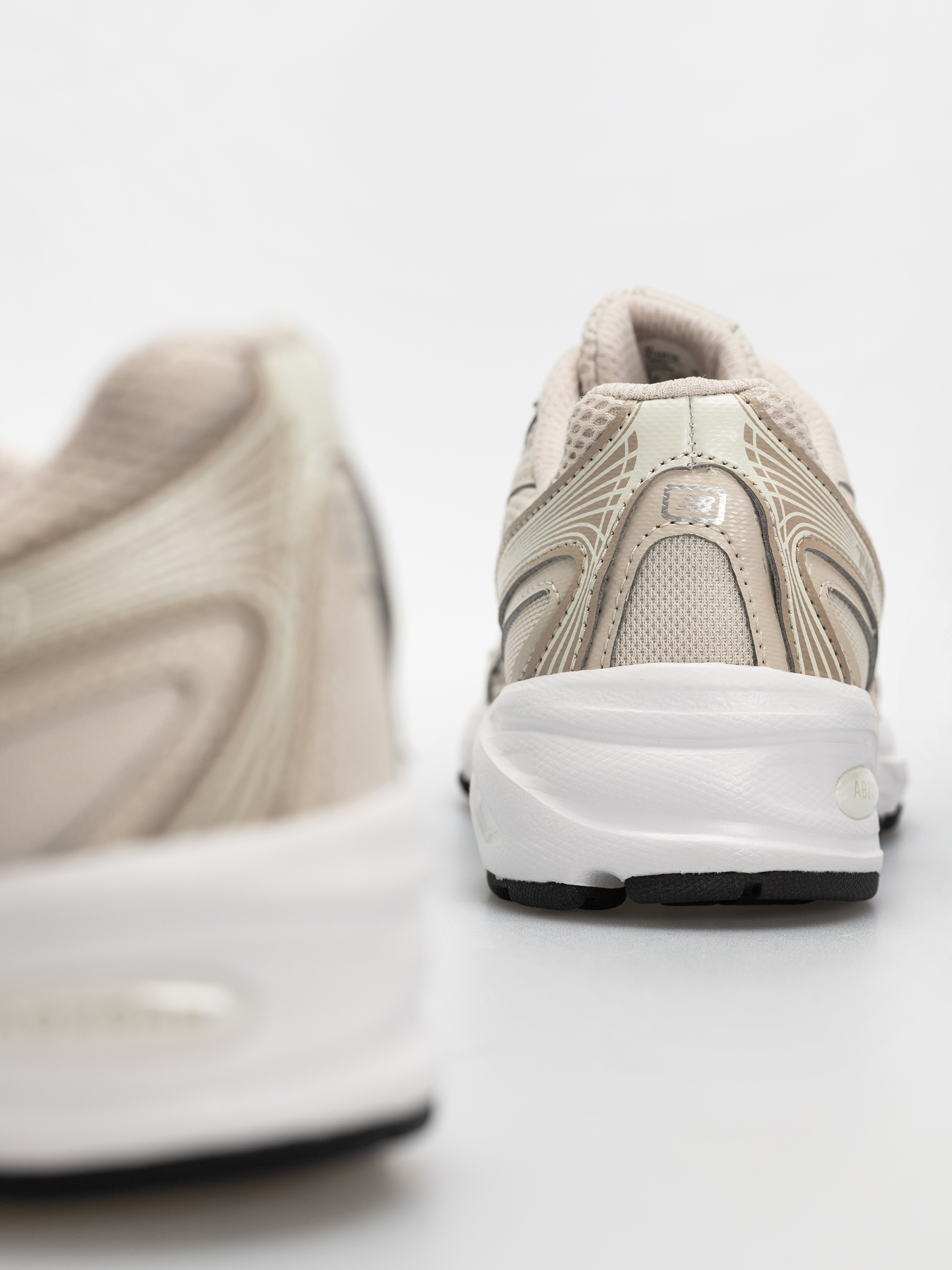 Обувки New Balance 740 JR (timberwolf/stoneware)