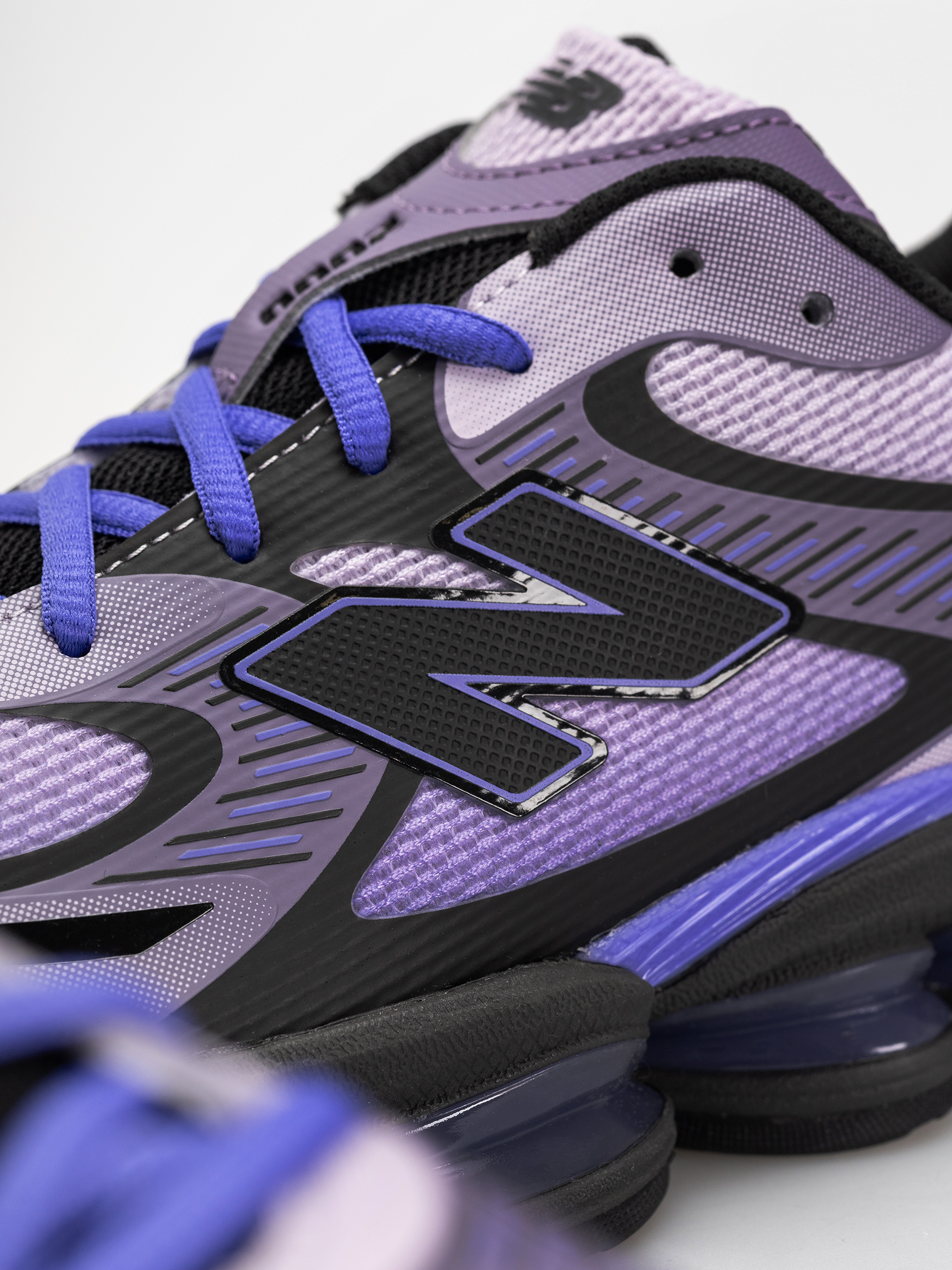 Обувки New Balance 2000 (taro/electric indigo/neptune grey)