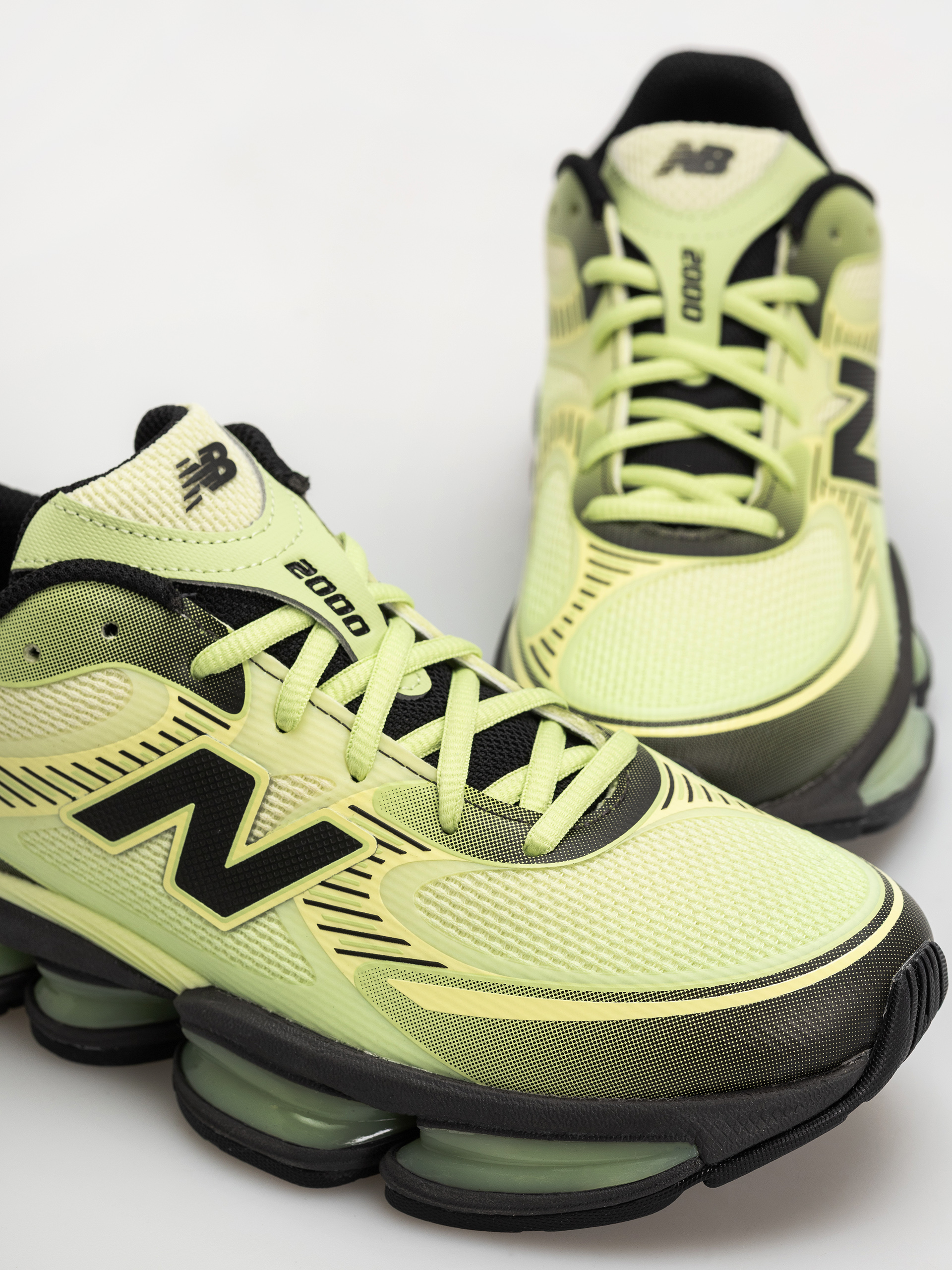Обувки New Balance 2000 (limelight/dry lime/faded black)
