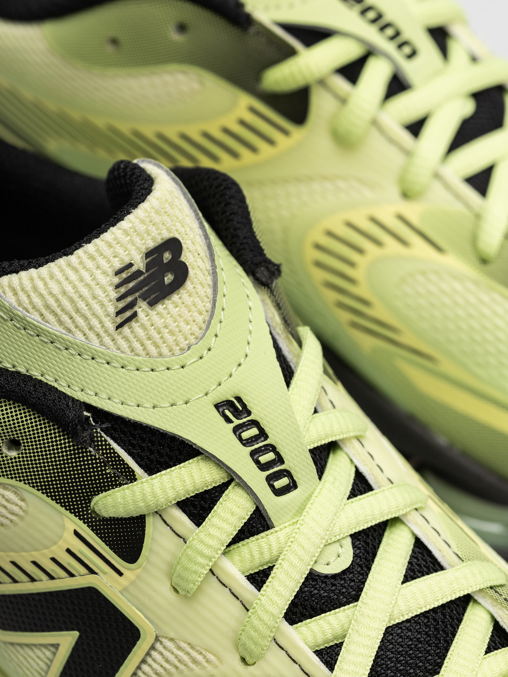 Обувки New Balance 2000 (limelight/dry lime/faded black)