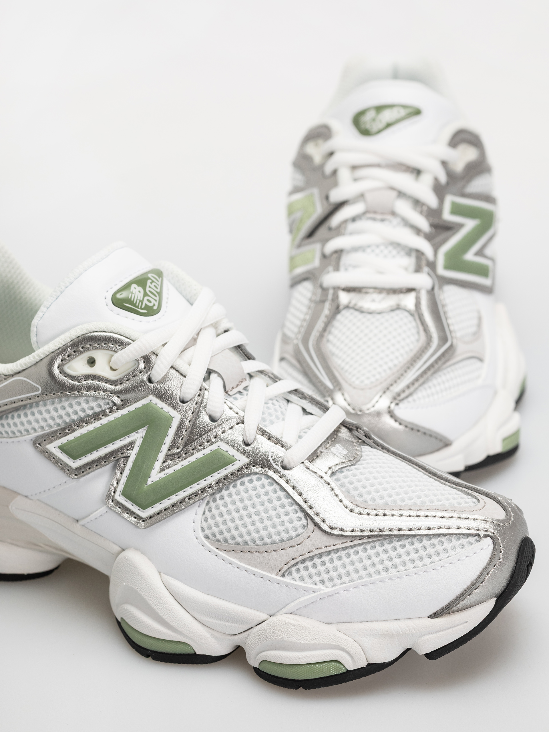Обувки New Balance 9060 (103 white/oregano)