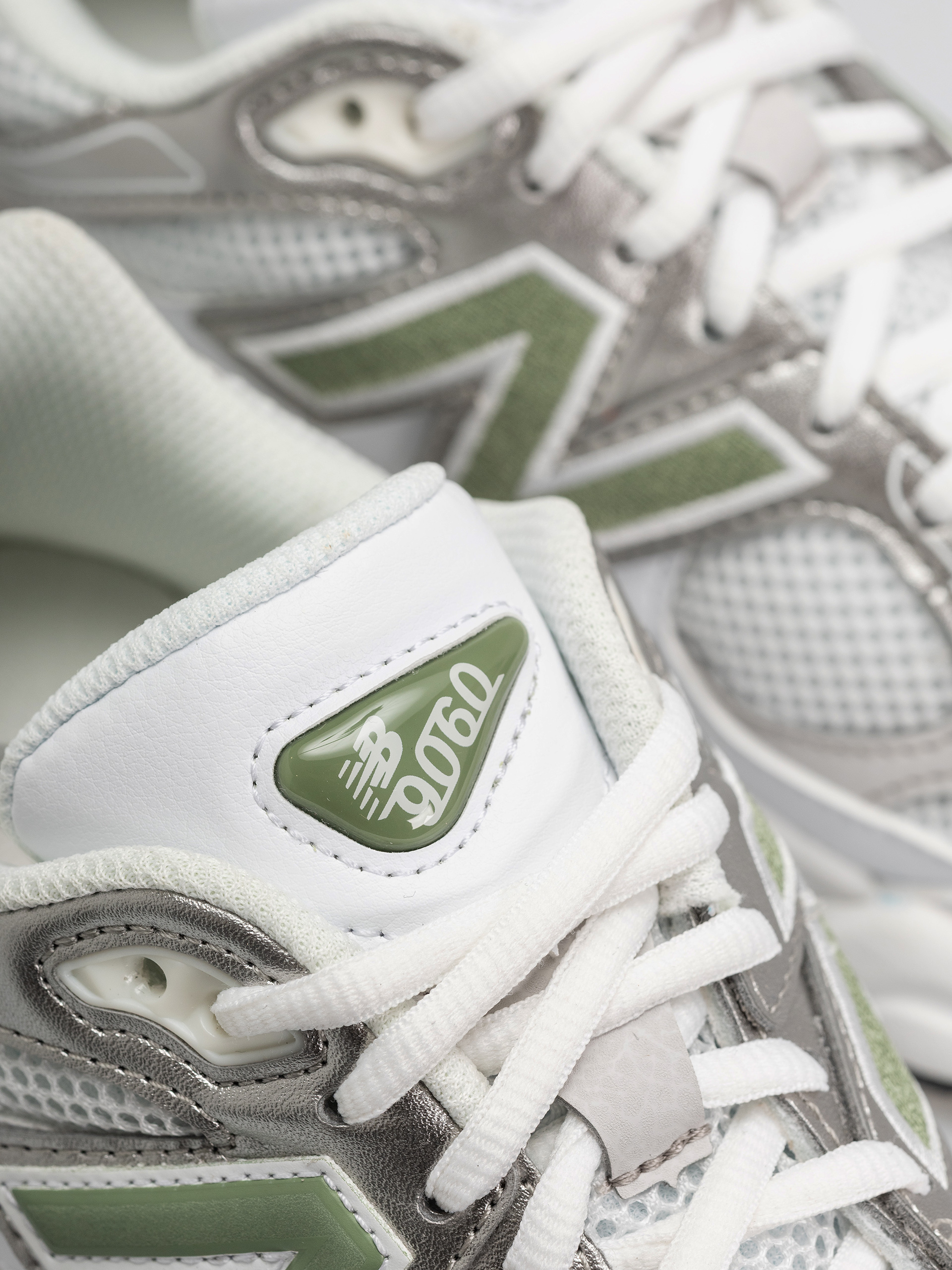 Обувки New Balance 9060 (103 white/oregano)