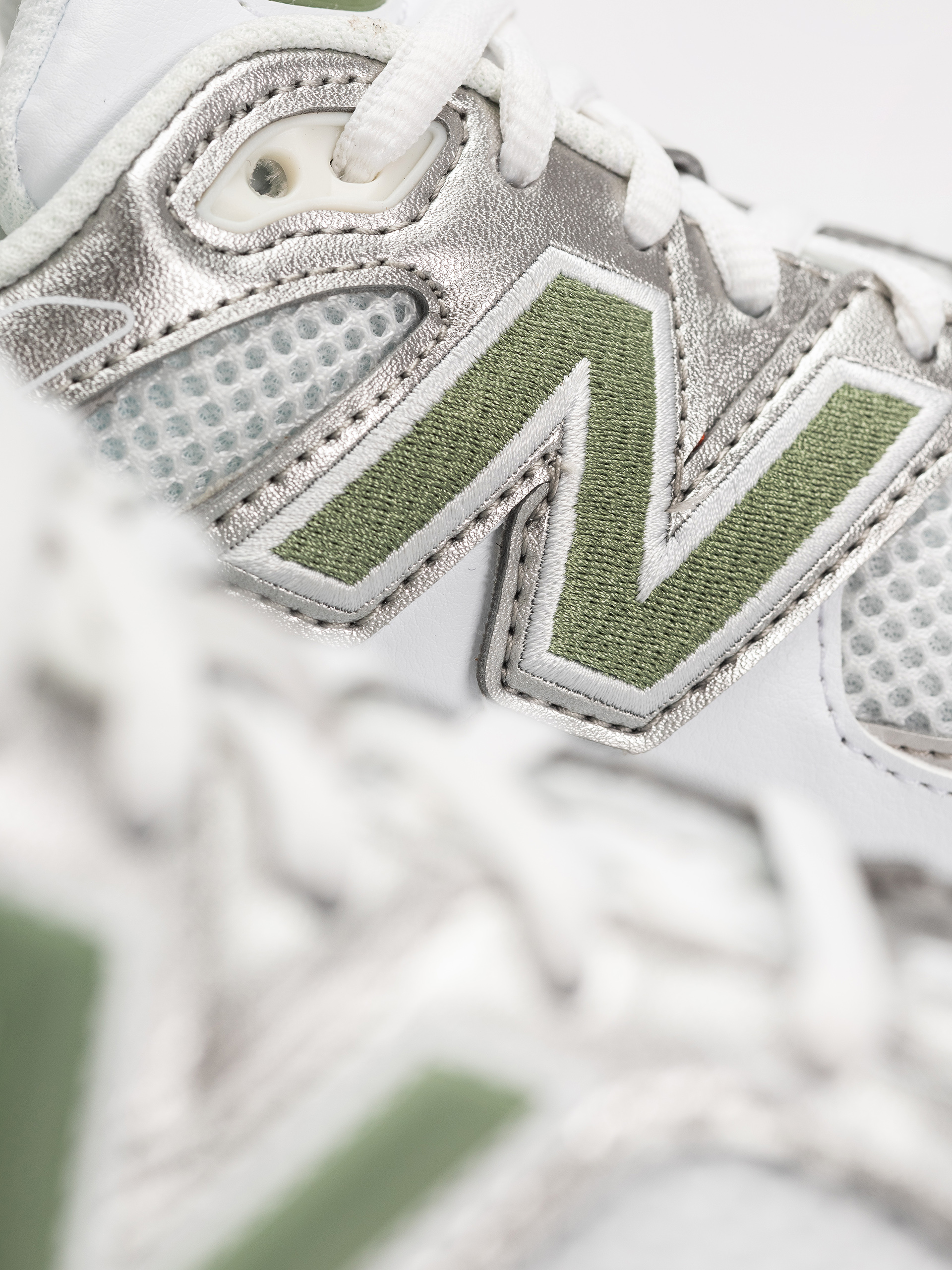 Обувки New Balance 9060 (103 white/oregano)