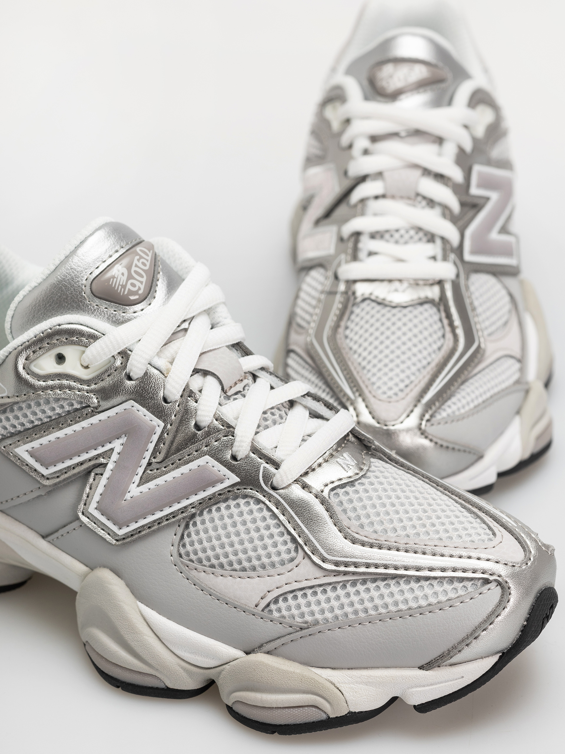 Обувки New Balance 9060 (raincloud/truffle salt)
