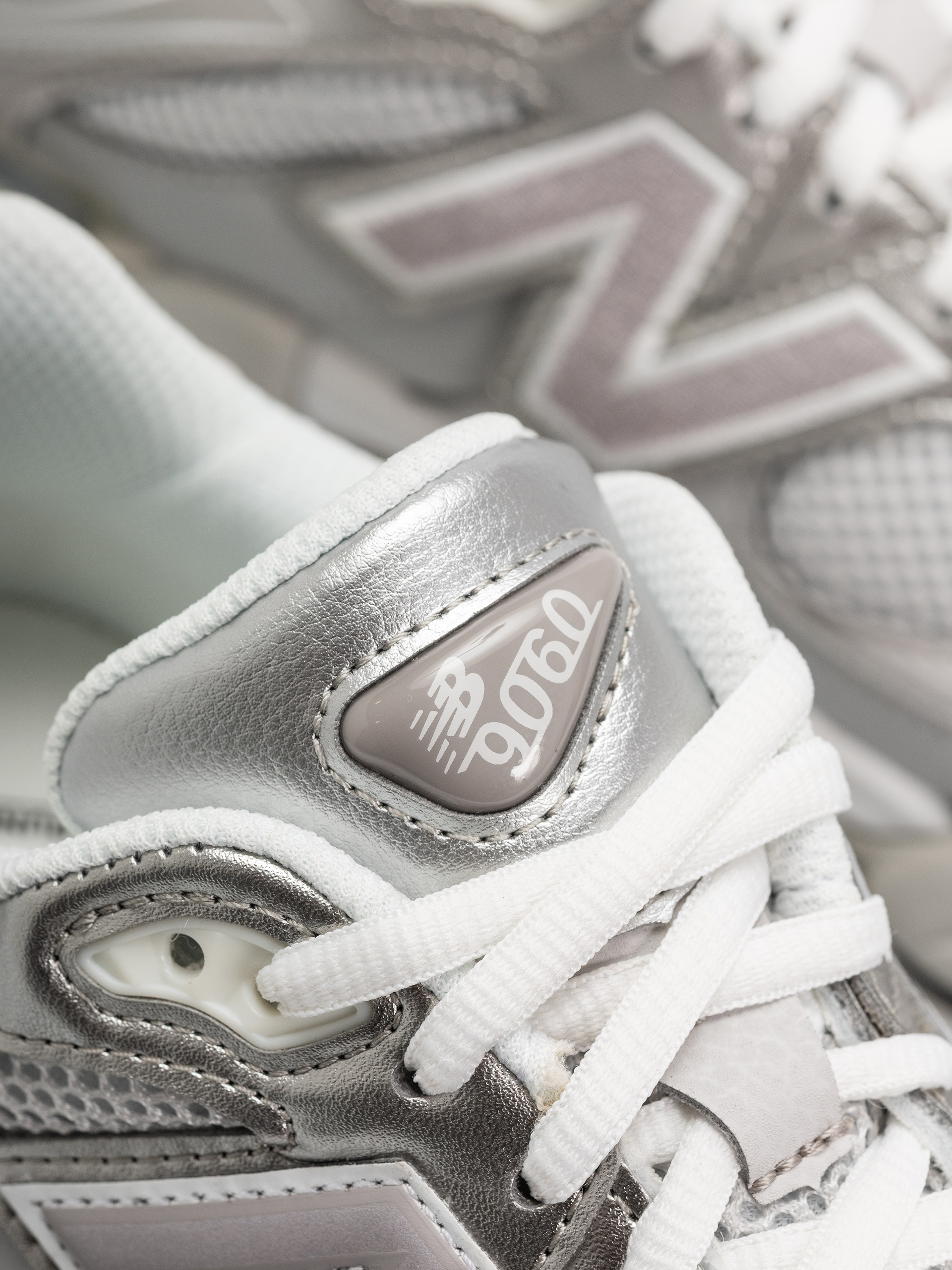 Обувки New Balance 9060 (raincloud/truffle salt)