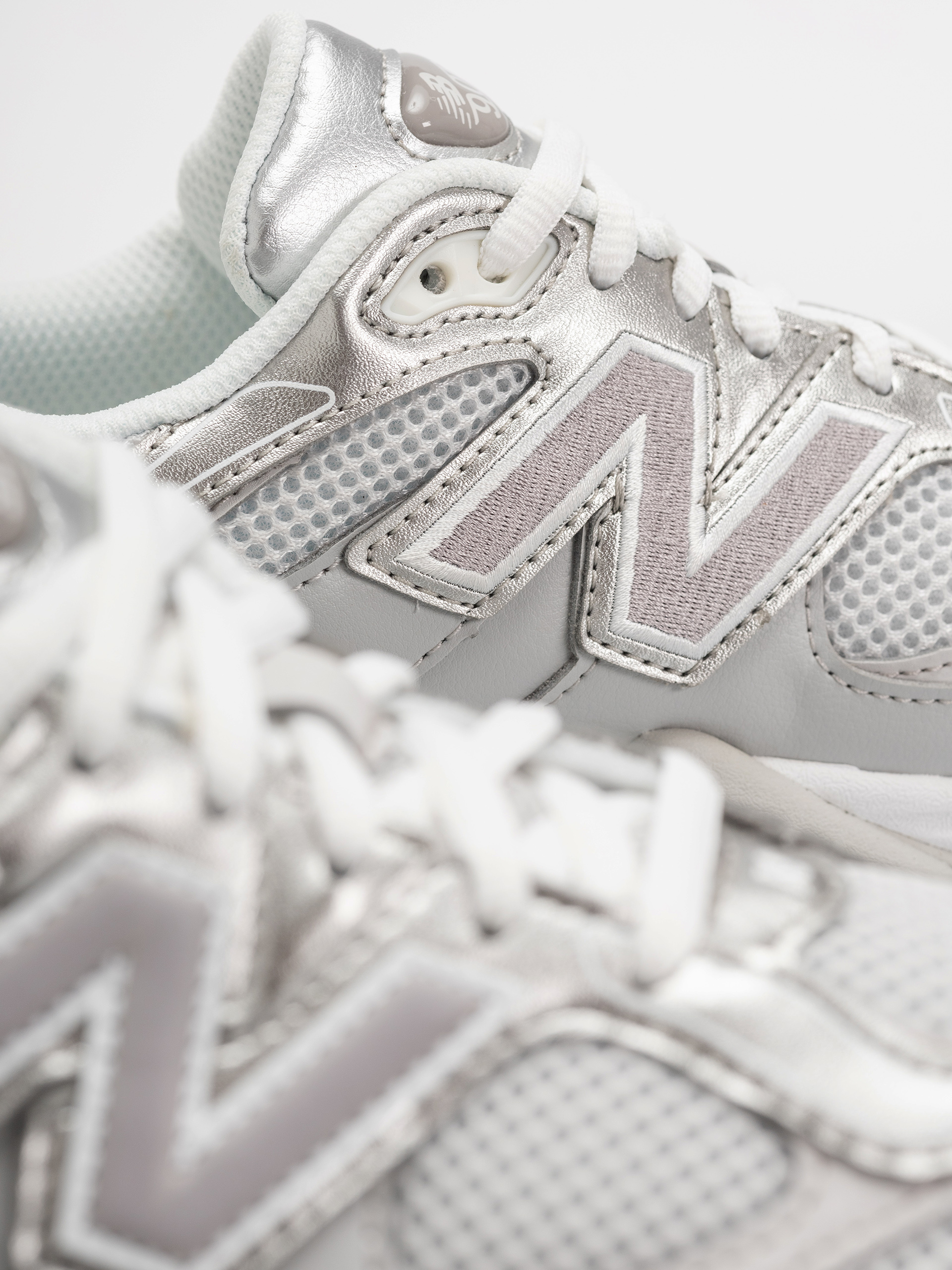 Обувки New Balance 9060 (raincloud/truffle salt)