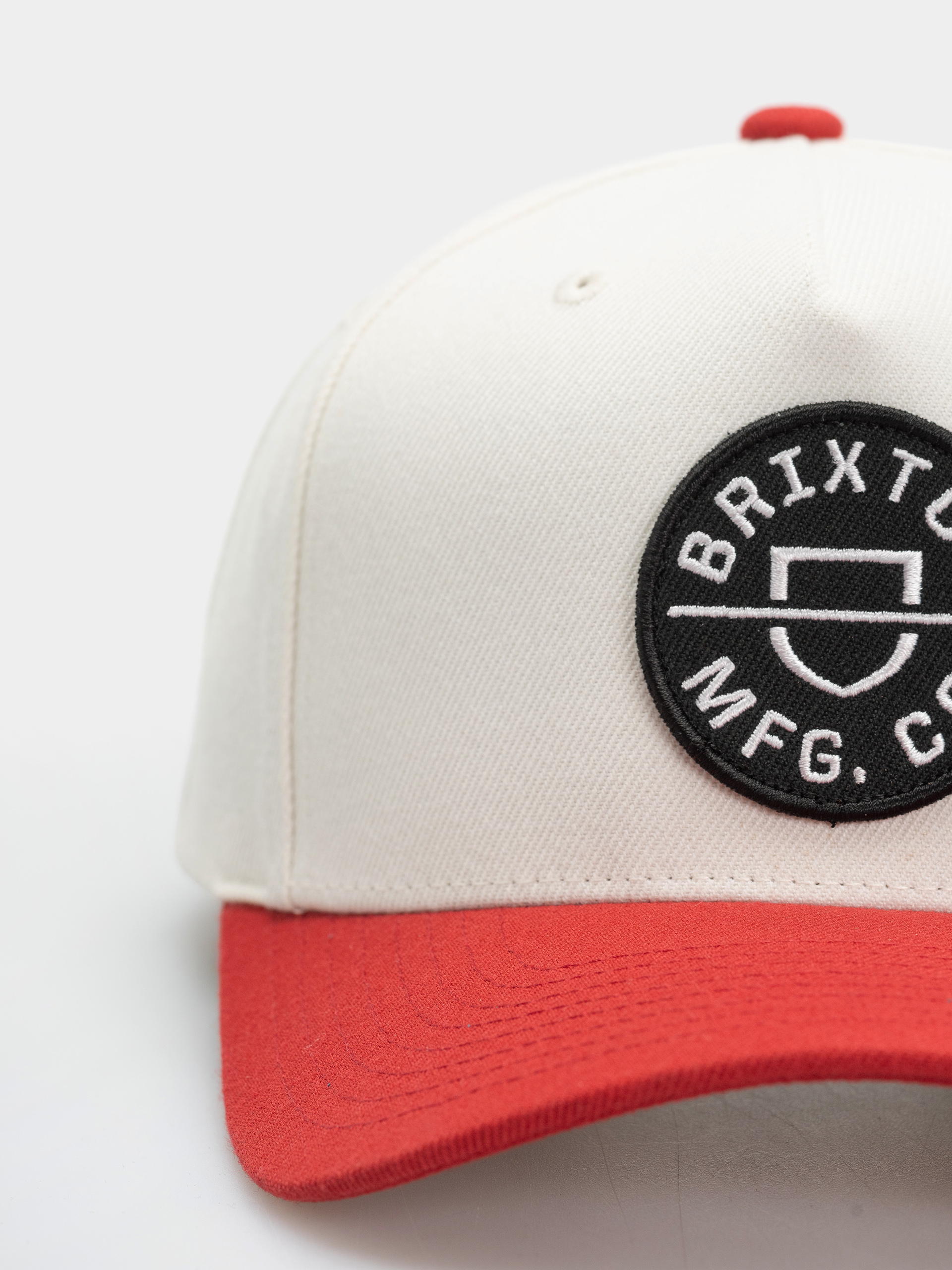 Шапка с козирка Brixton Crest C Mp Snapback (off white/adrenaline rush)