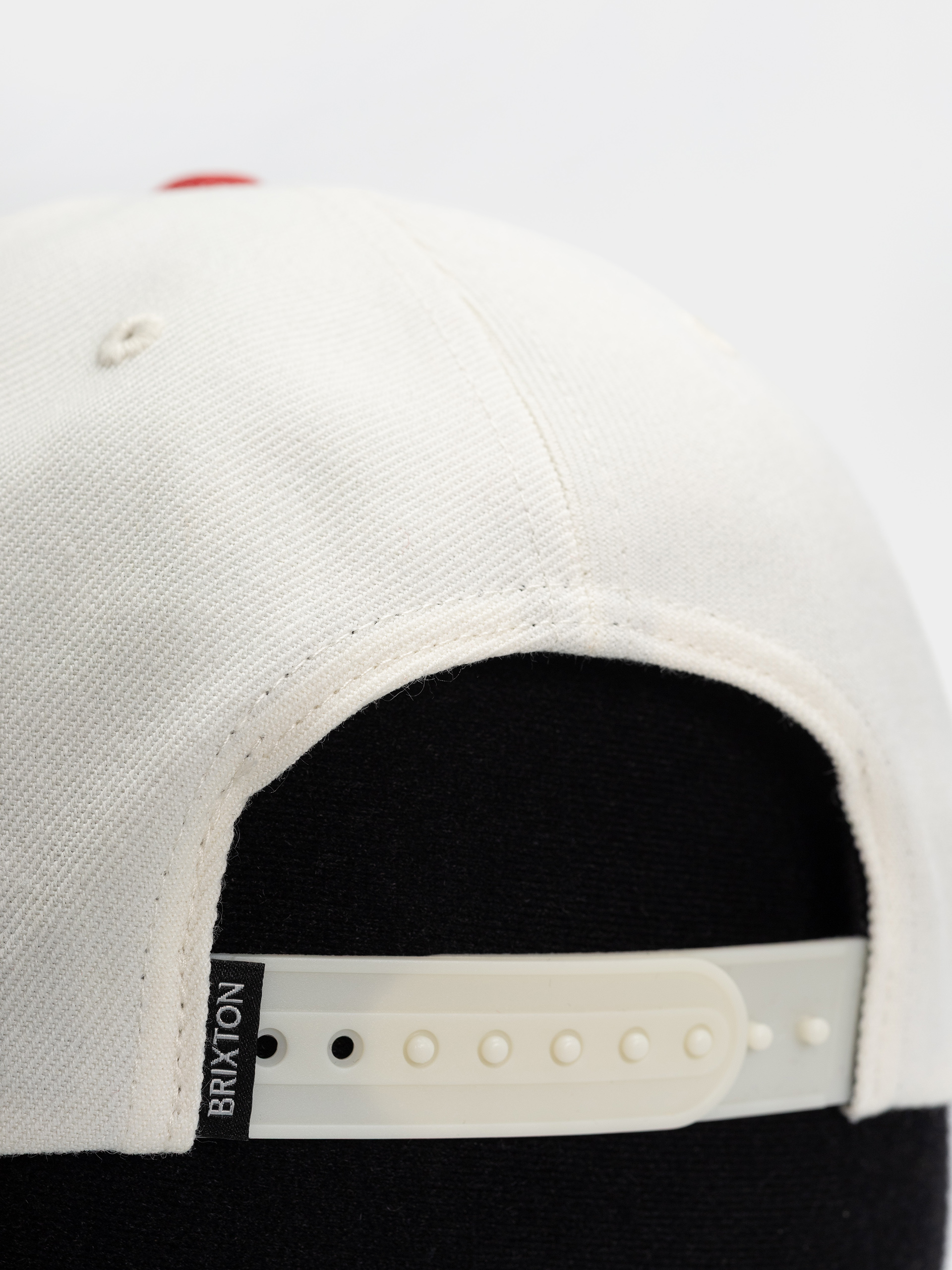 Шапка с козирка Brixton Crest C Mp Snapback (off white/adrenaline rush)
