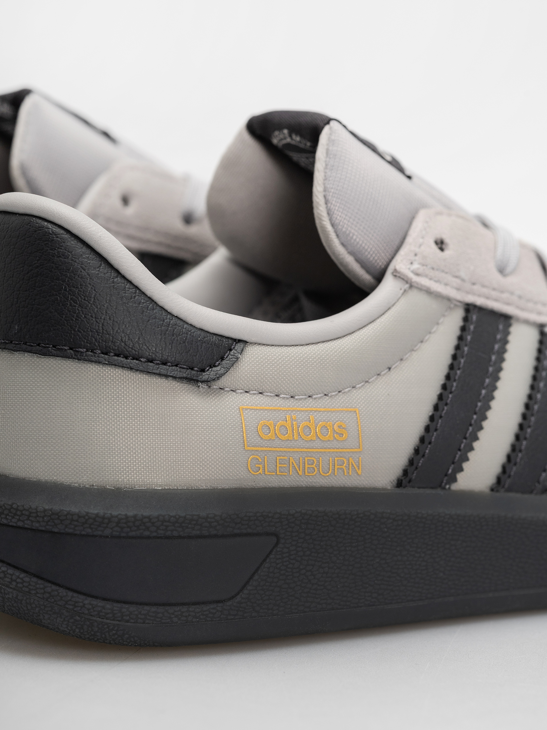 Обувки adidas Glenburn (gretwo/carbon/blubir)