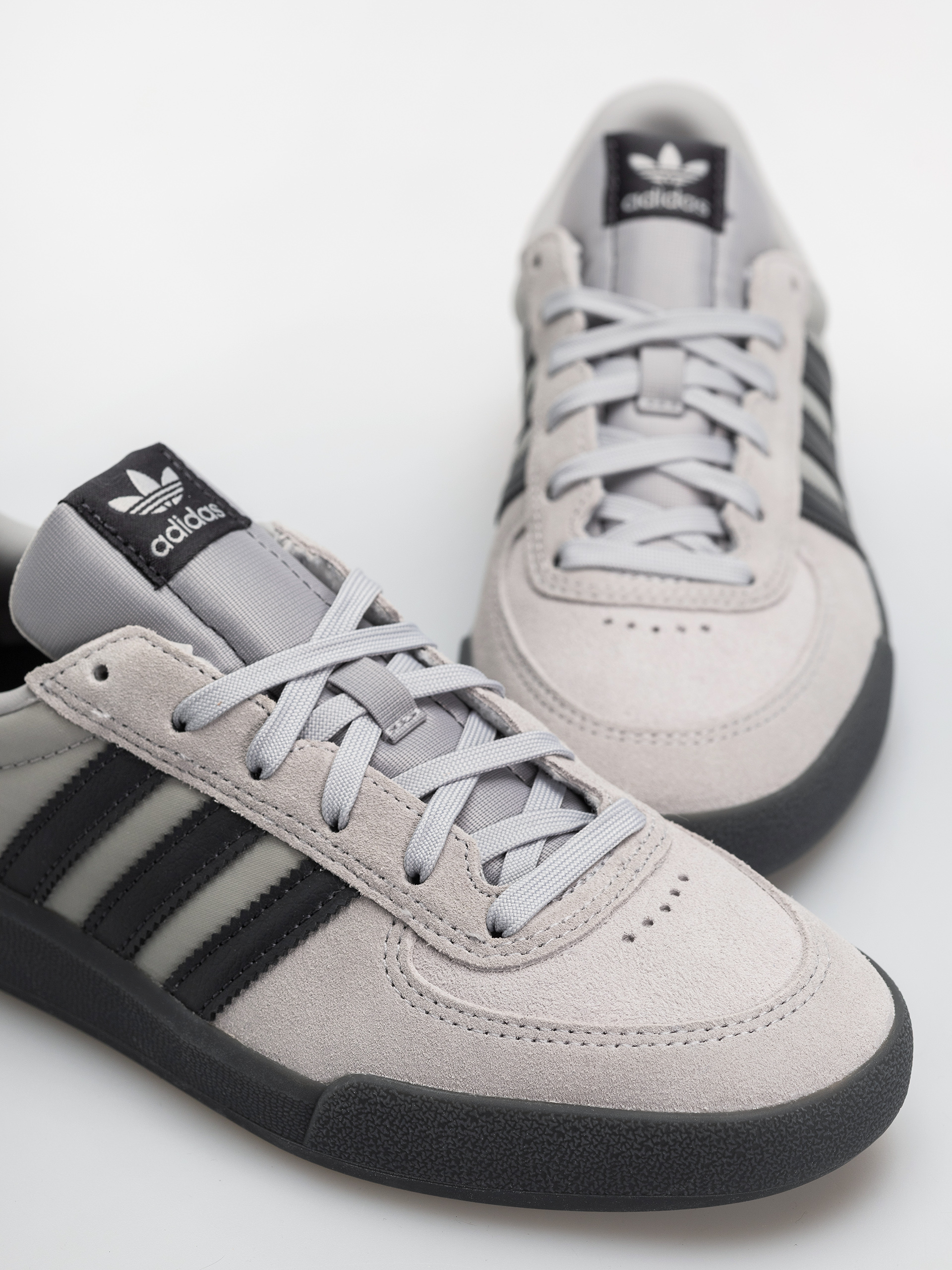 Обувки adidas Glenburn (gretwo/carbon/blubir)