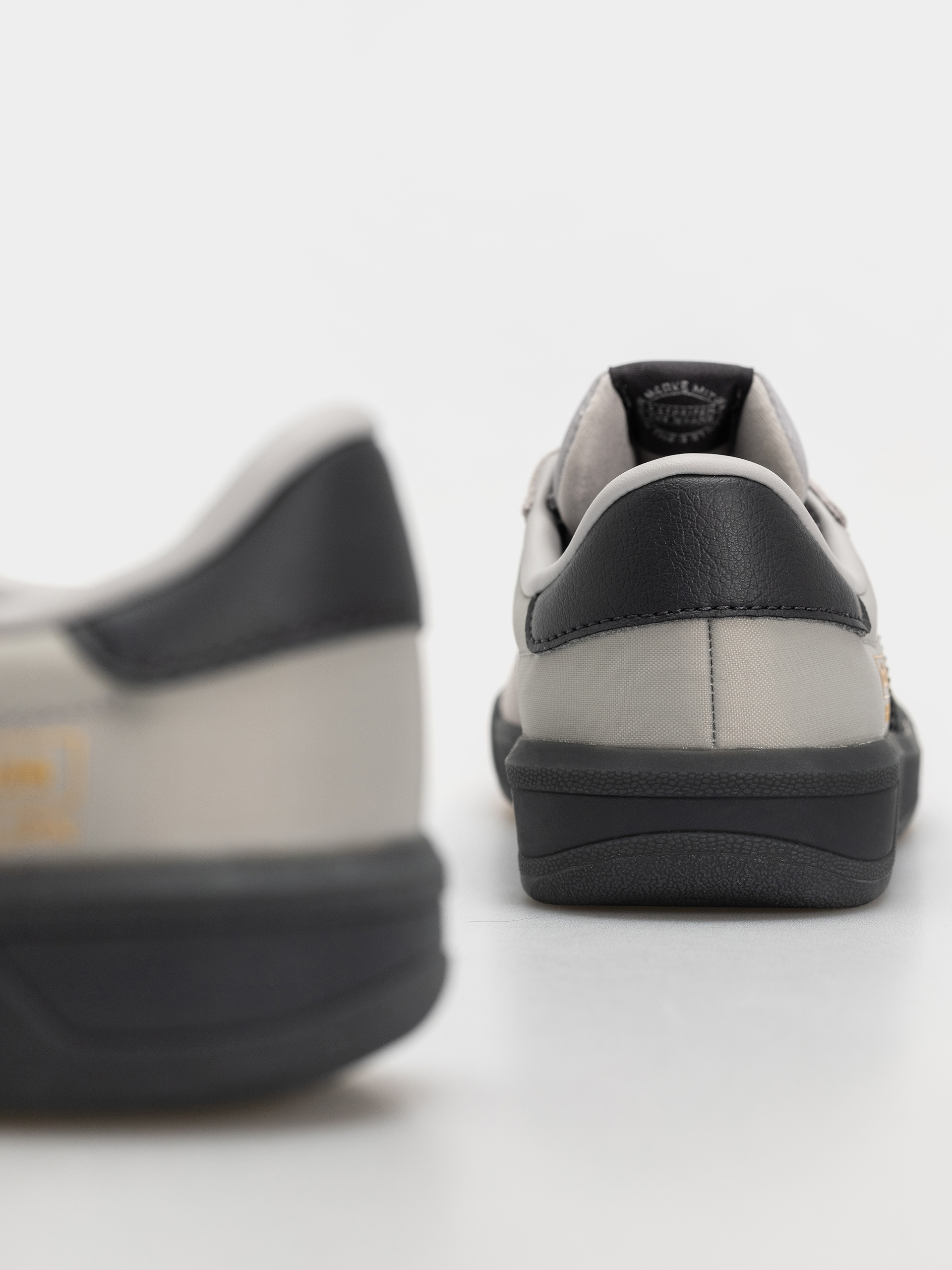 Обувки adidas Glenburn (gretwo/carbon/blubir)