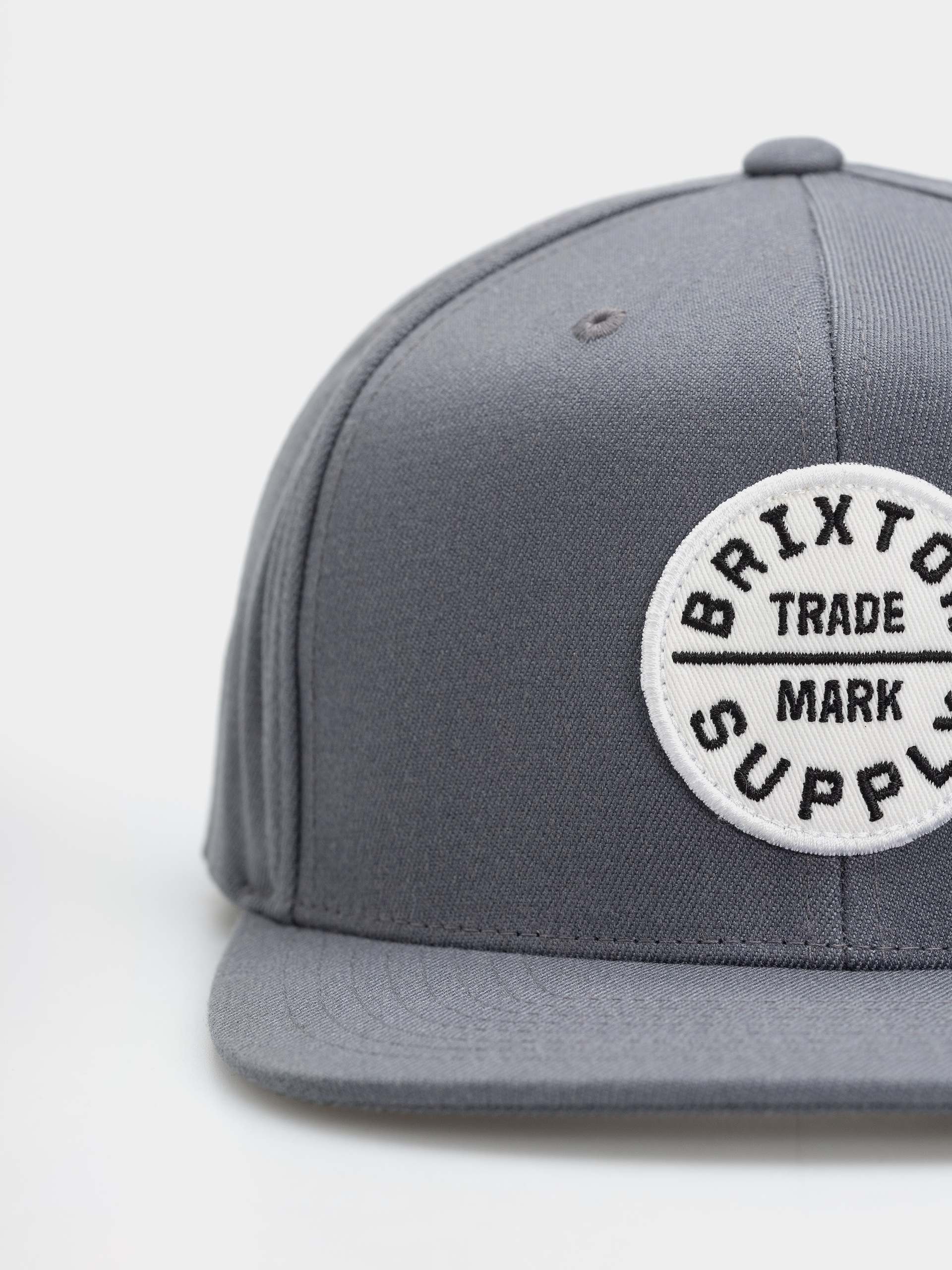 Шапка с козирка Brixton Oath Iii Snapback (future grey)
