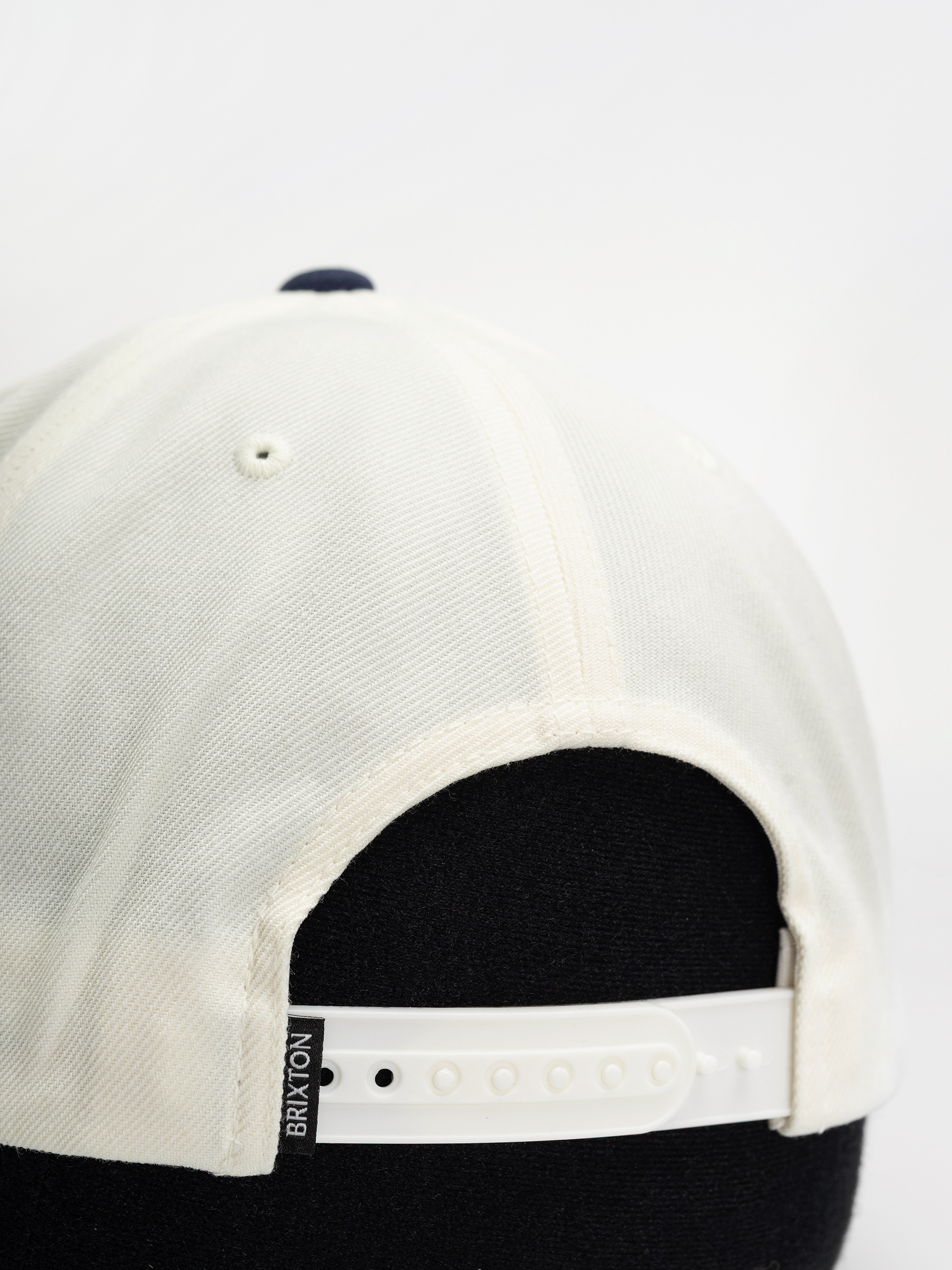 Шапка с козирка Brixton Oath Iii Snapback (off white/midnight blue)