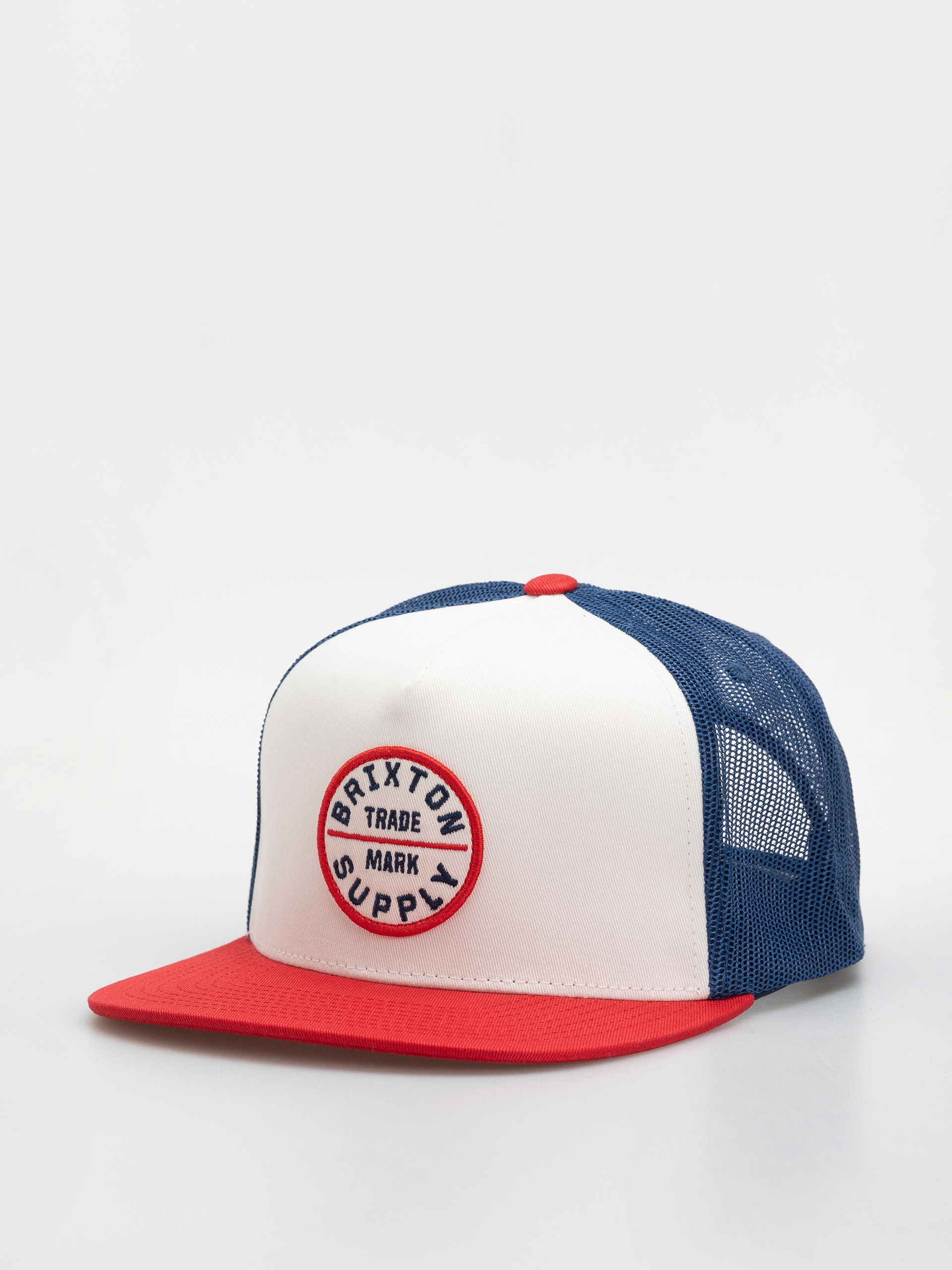 u0428u0430u043fu043au0430 u0441 u043au043eu0437u0438u0440u043au0430 Brixton Oath Mp Trucker (white/midnight blue/adrenaline)