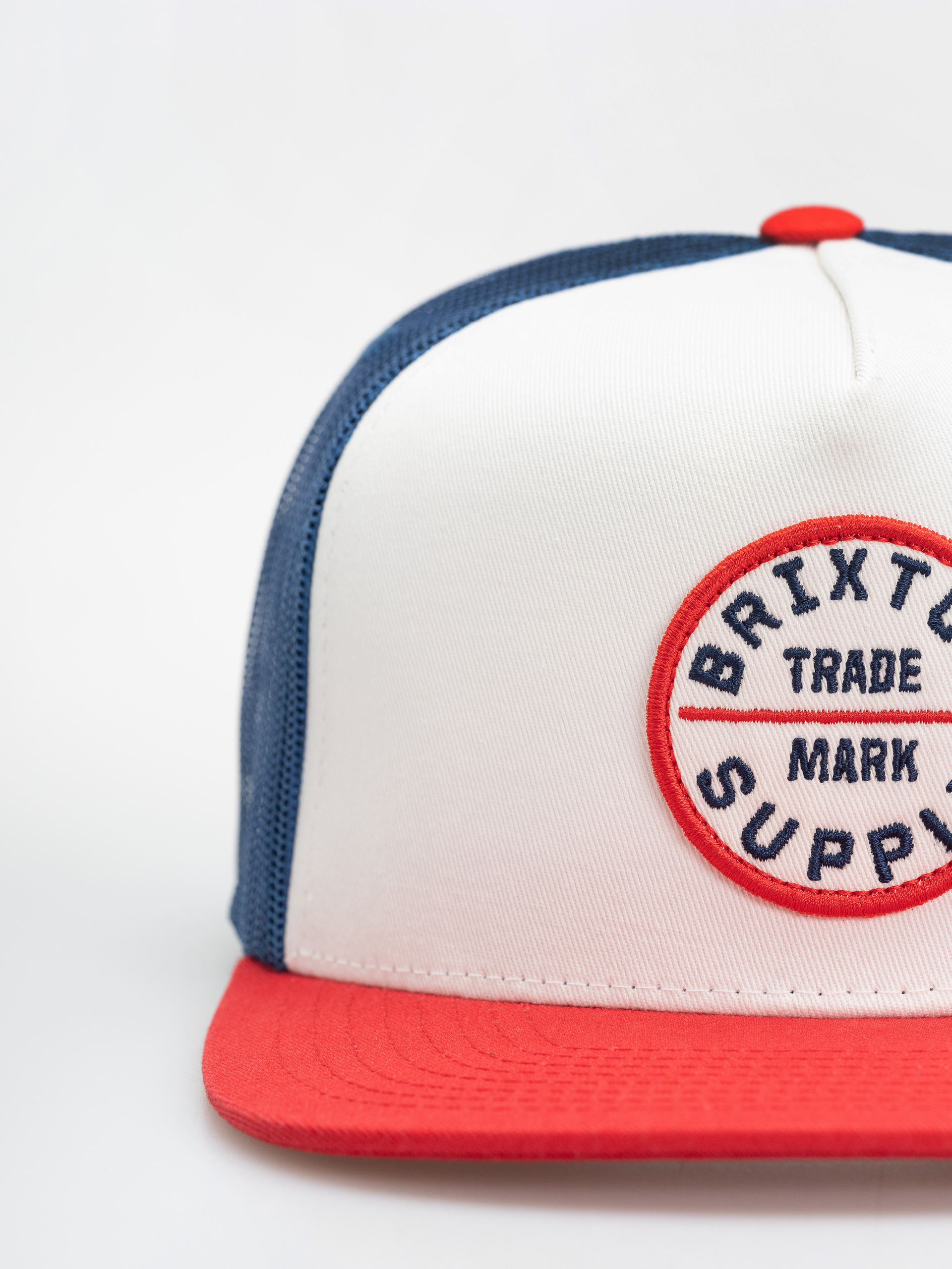 Шапка с козирка Brixton Oath Mp Trucker (white/midnight blue/adrenaline)