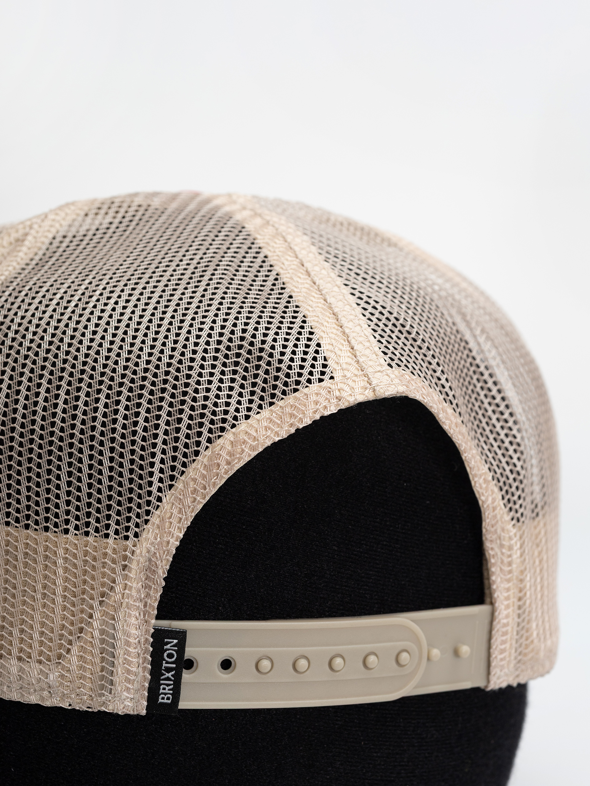 Шапка с козирка Brixton Lost In Reality Np Mp Trucker Wmn (whitecap/adrenaline rush)