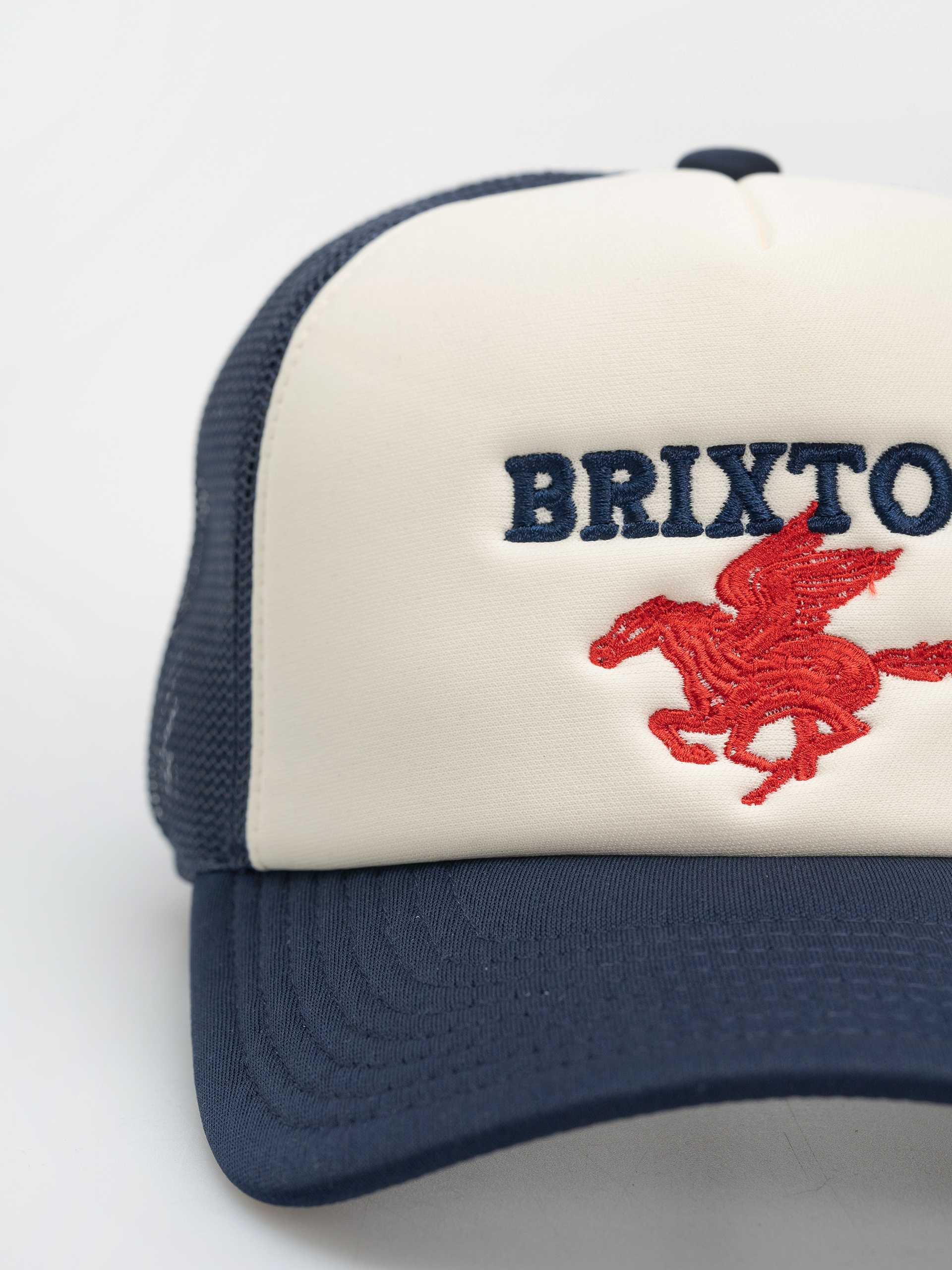 Шапка с козирка Brixton Pegasus C Np Mp Trucker Wmn (whitecap/navy)