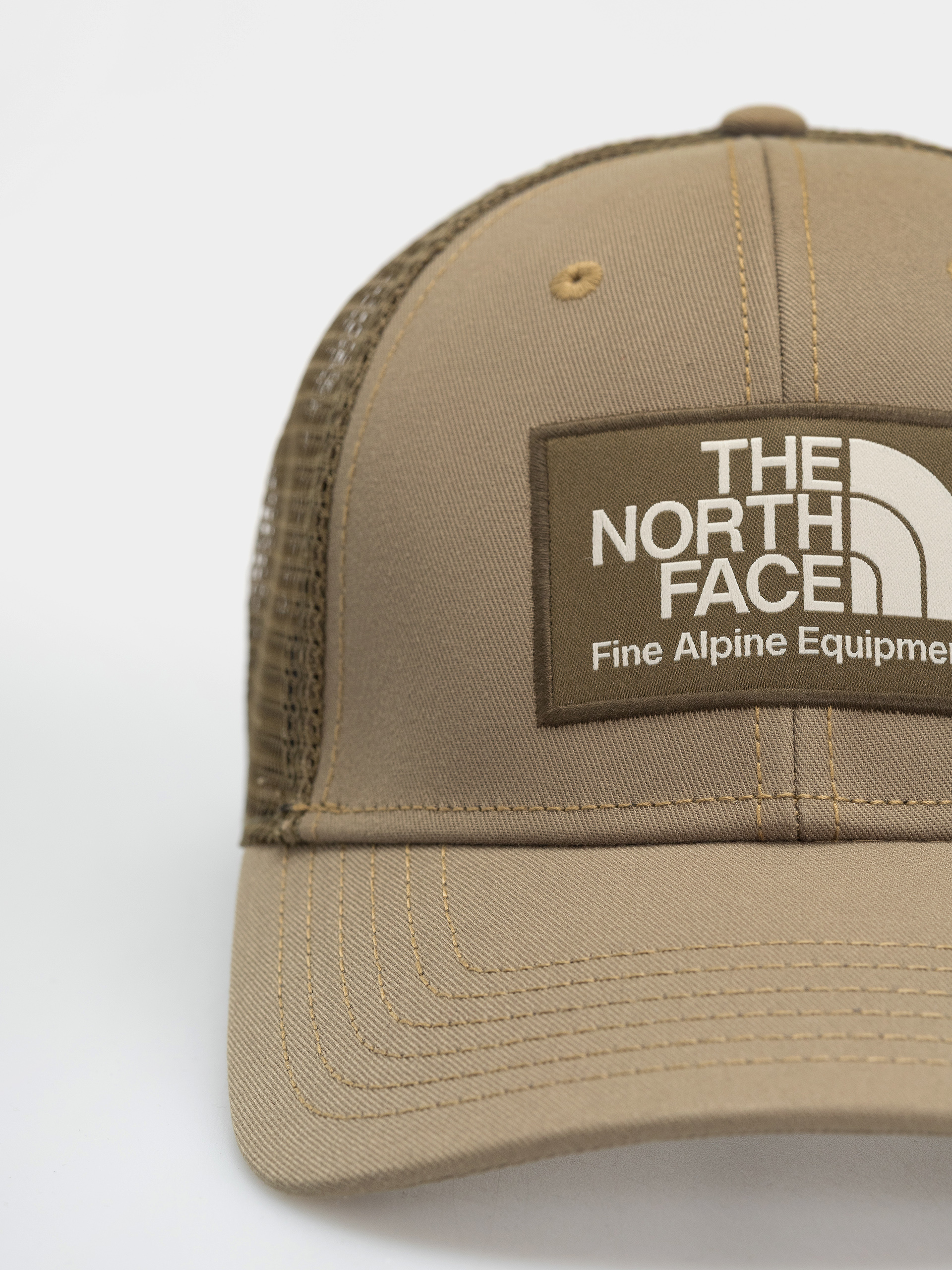 Шапка с козирка The North Face Mudder Trucker (cedar/sardenia)