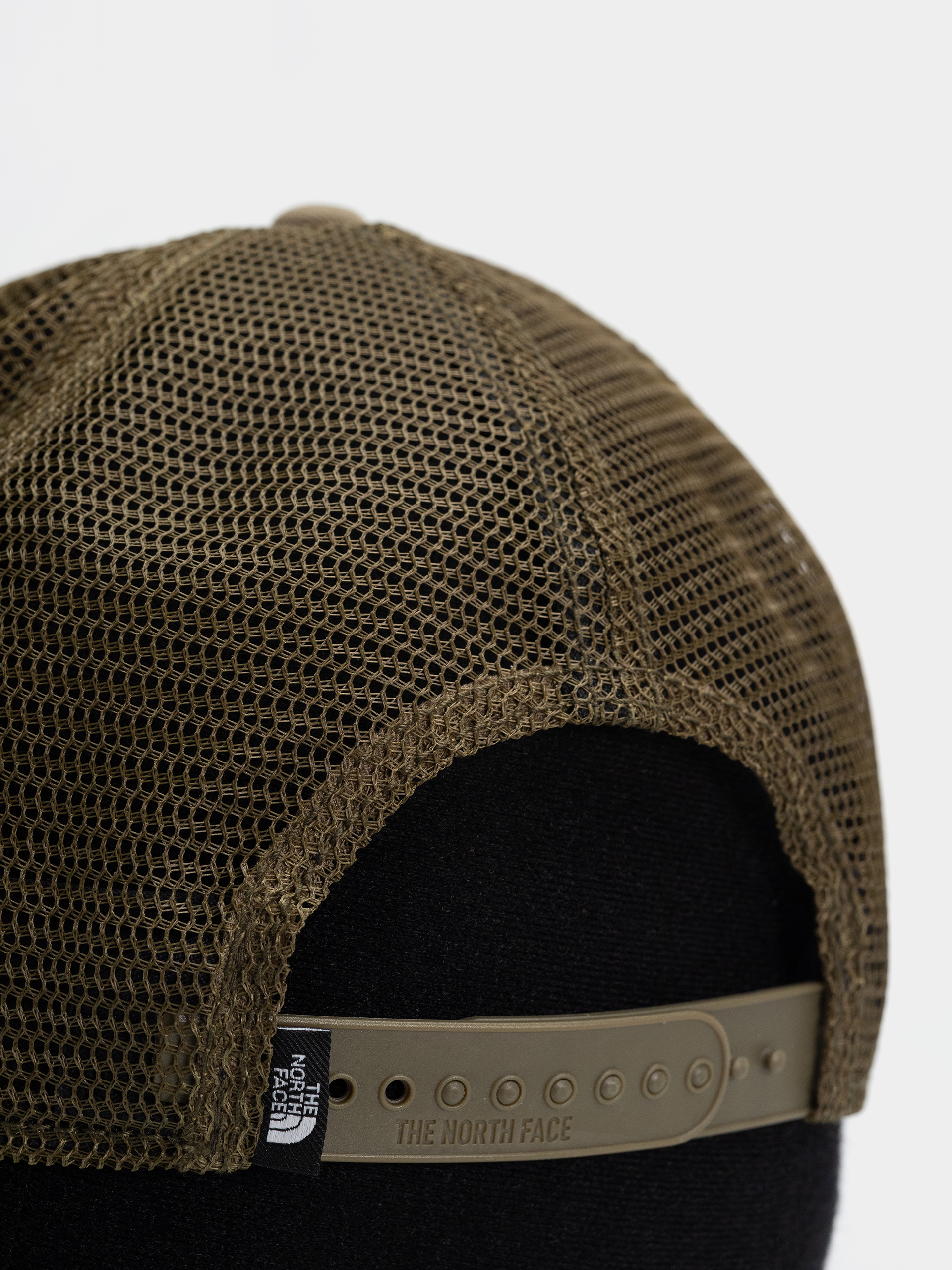 Шапка с козирка The North Face Mudder Trucker (cedar/sardenia)